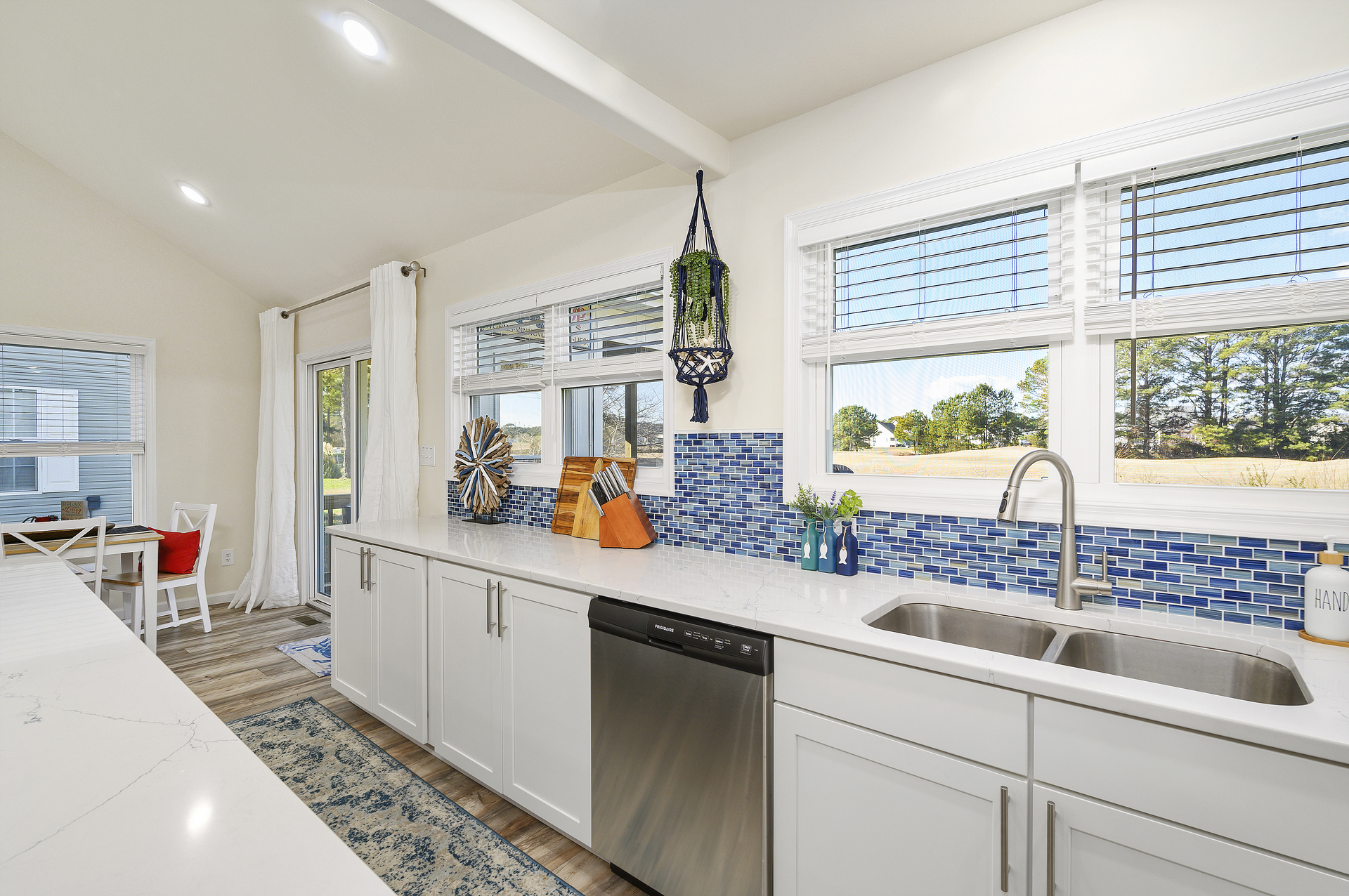 Mealtime will be a bay breeze in this fabulous Kitchen.