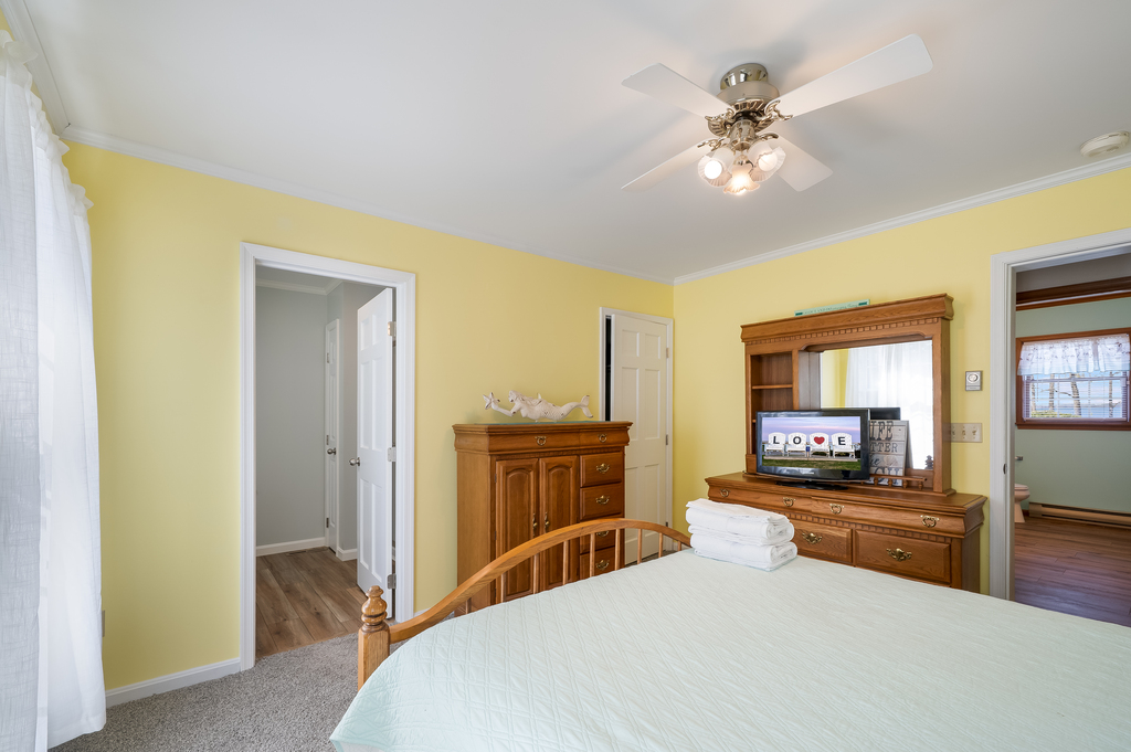 Vineyard Cove has a Ramp on the side of the house, plus a 1st Floor Bedroom, for those who prefer no stairs.