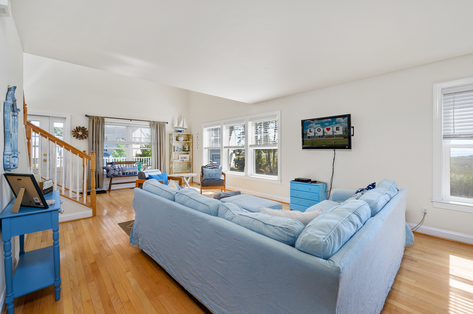 Colors of Sand and Sea are warm and welcoming.