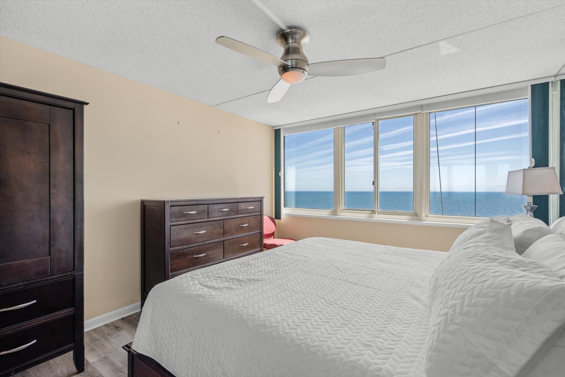 Sleep soundly to the peaceful sound of breaking waves in this bright and airy bedroom space.