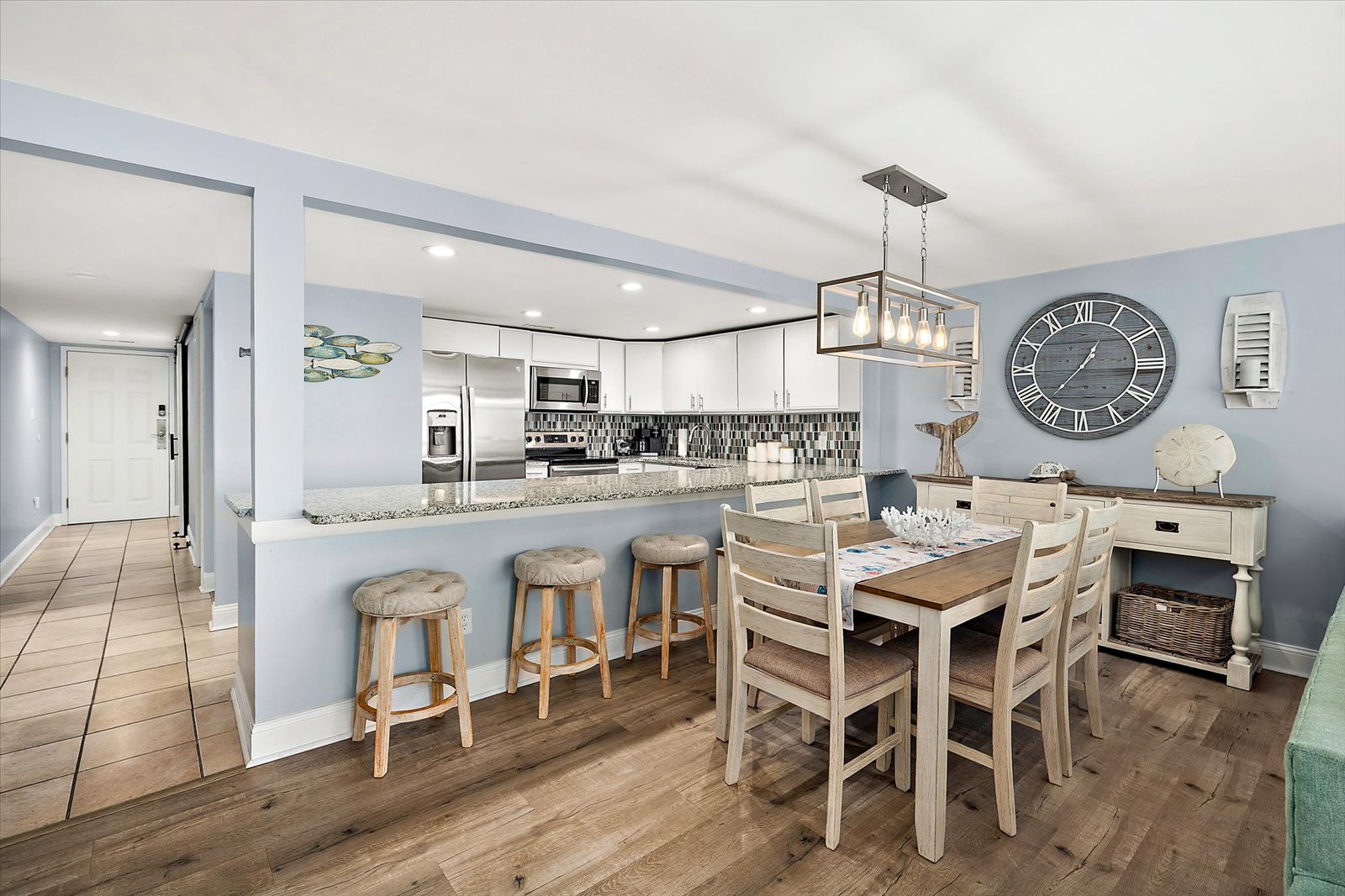 This bright and airy layout ensures you are never separated from the conversations or the fun!