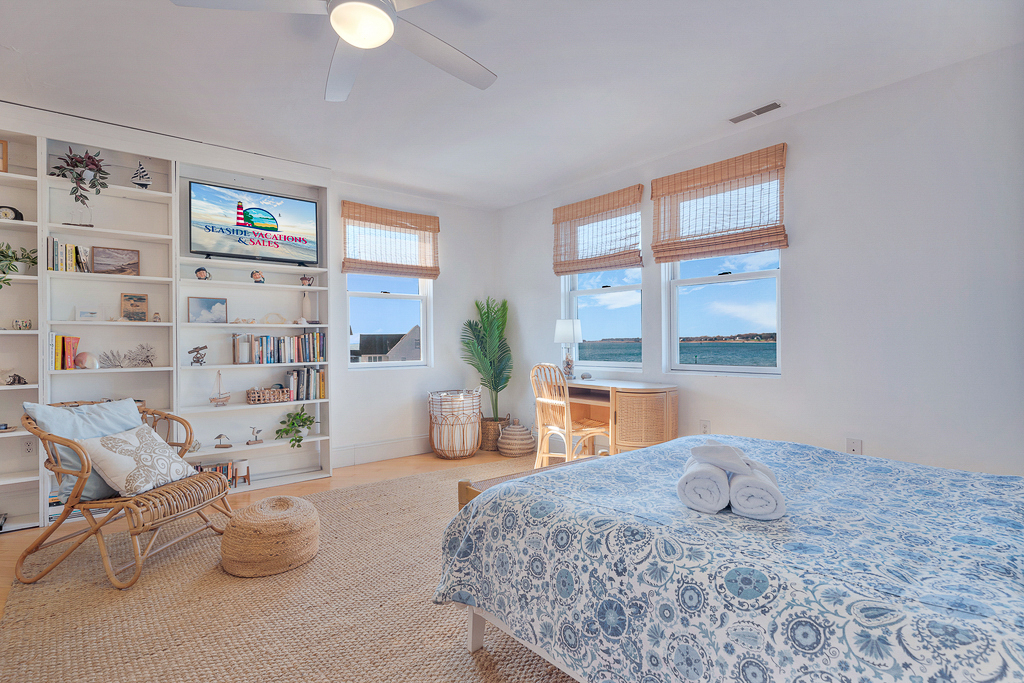 Master also has Flat Screen TV.