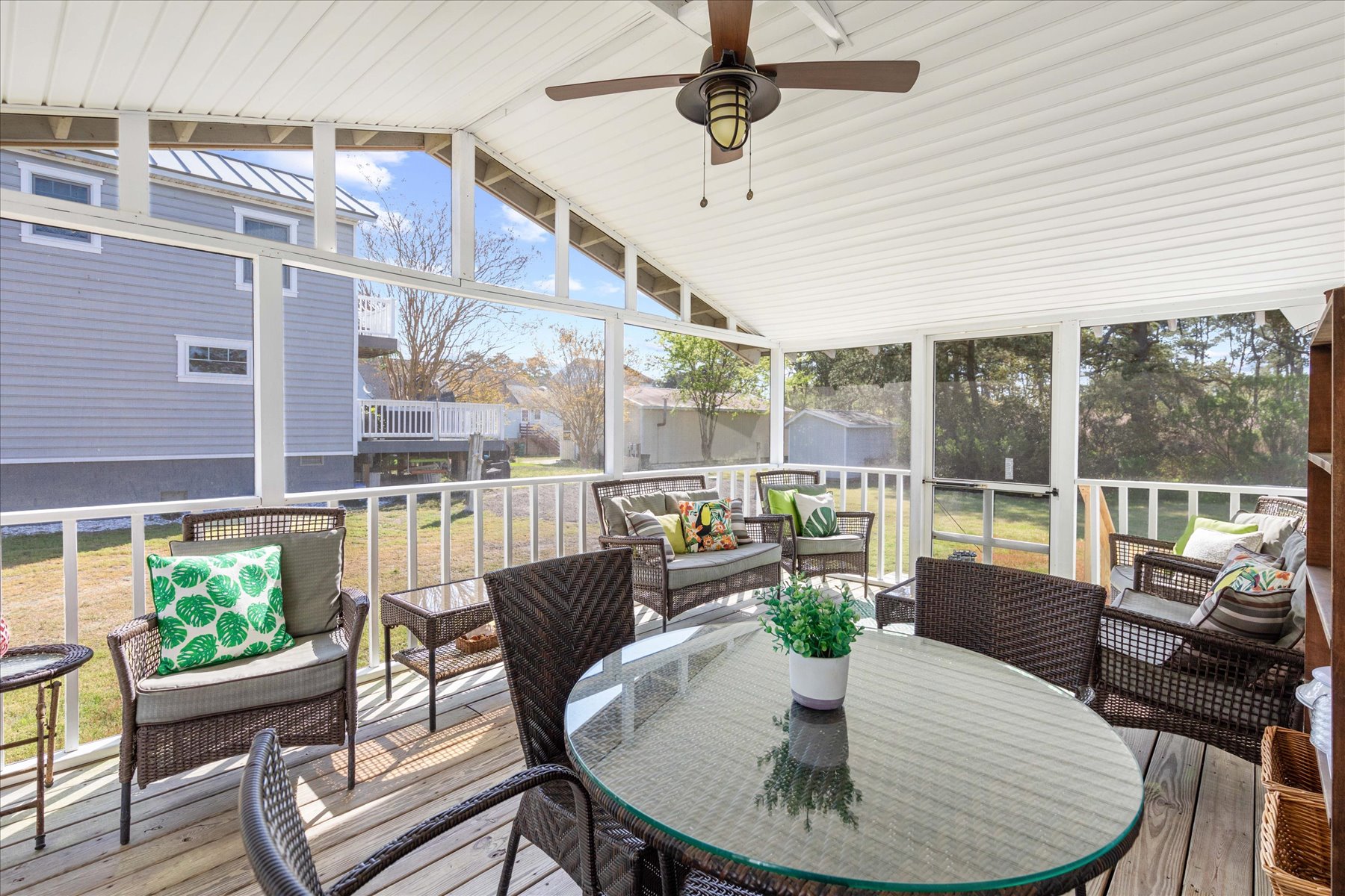 Dine outdoors and take in that salty, sweet sea breeze.