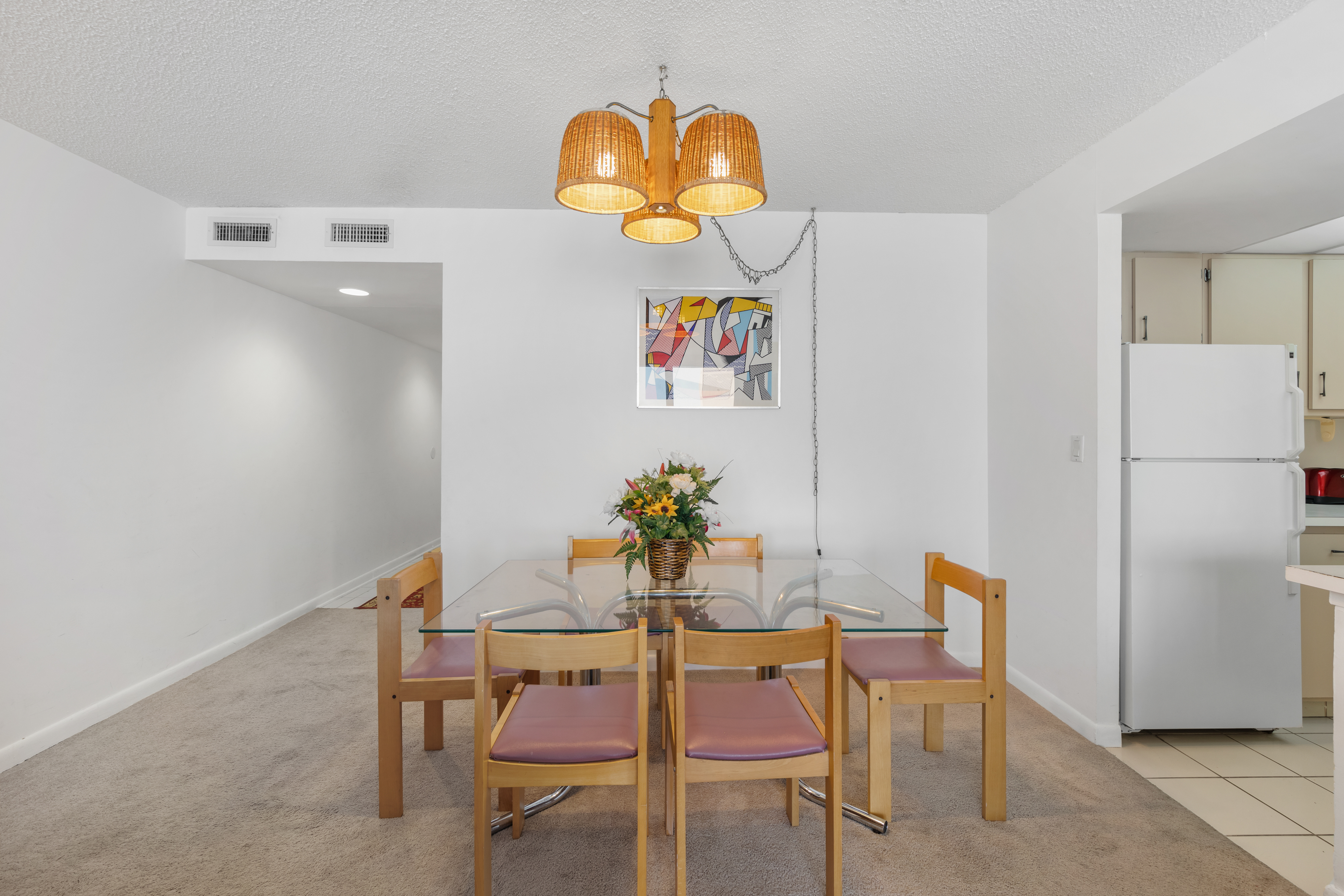 Comfortable dinging table with seating for 6.