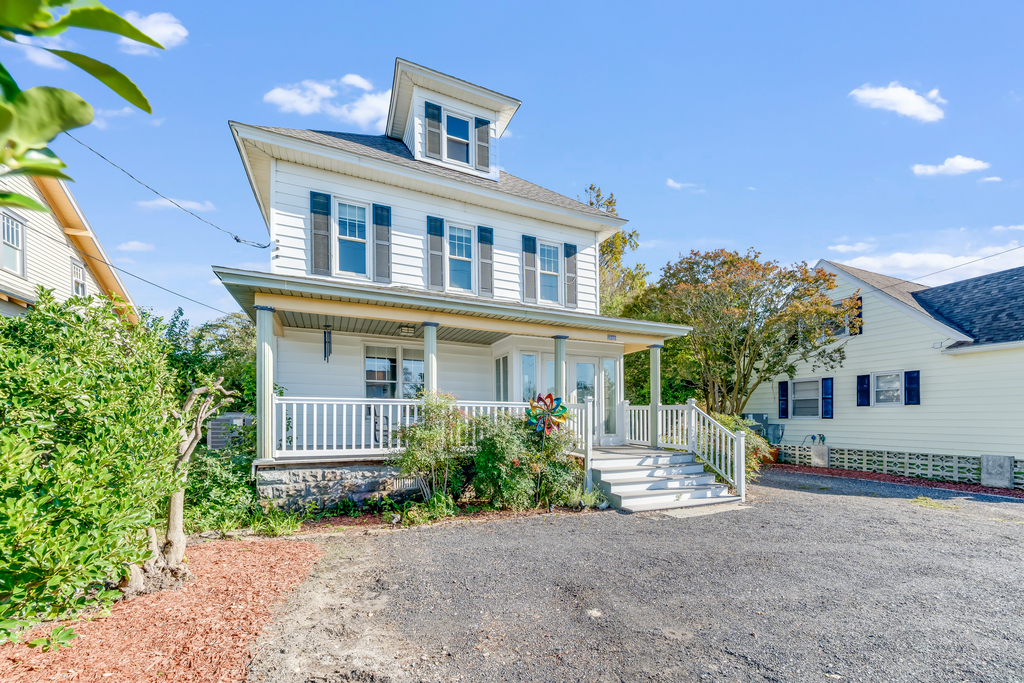Parking for 3 vehicles.