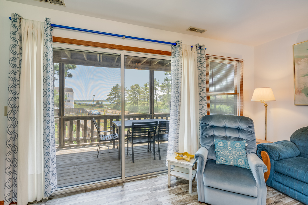 Curl up with a good book and listen to the sea breezes.