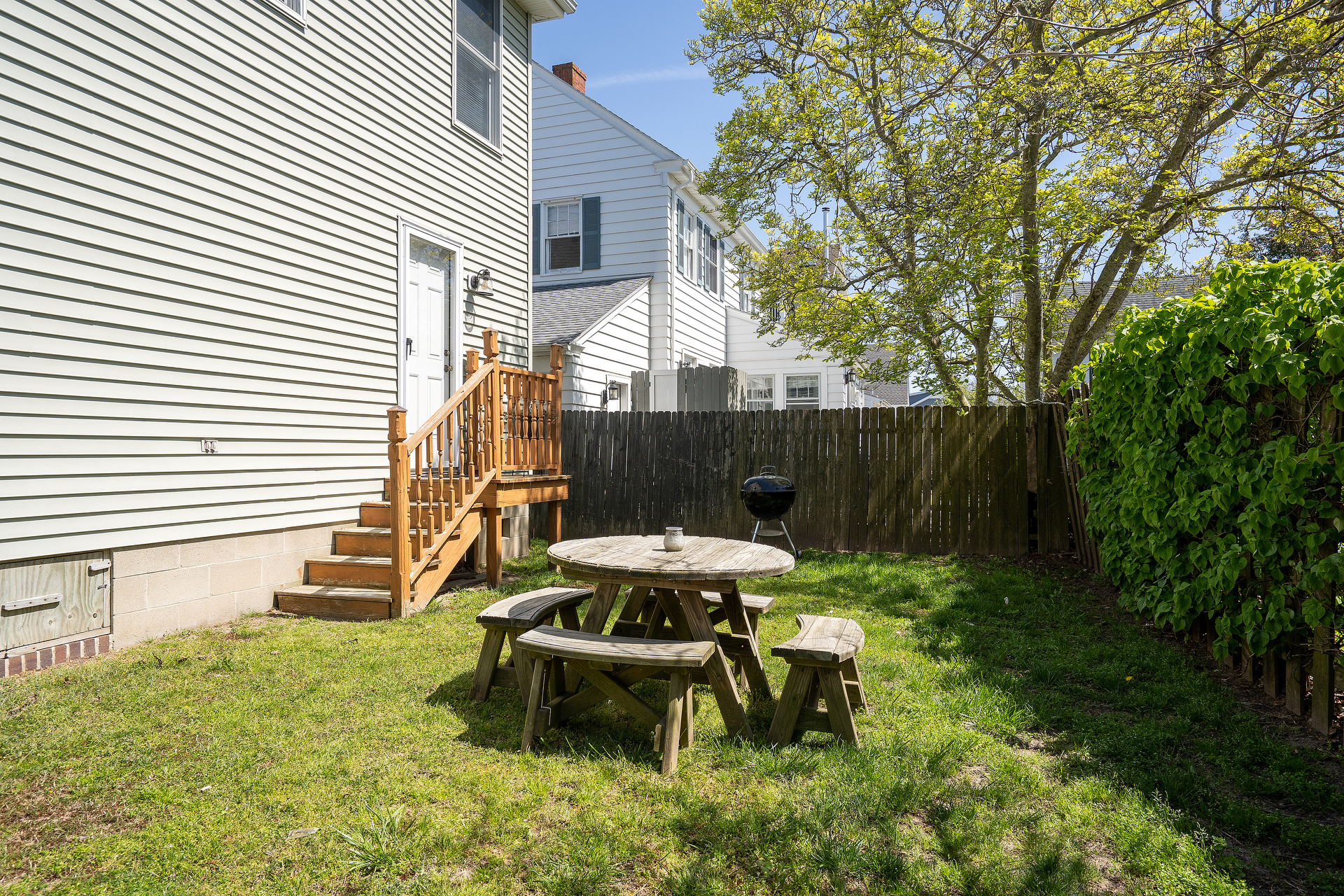 Lovely, private backyard with shade and adorable Sitting Area to dine Al Fresco or relax with a glass of wine.