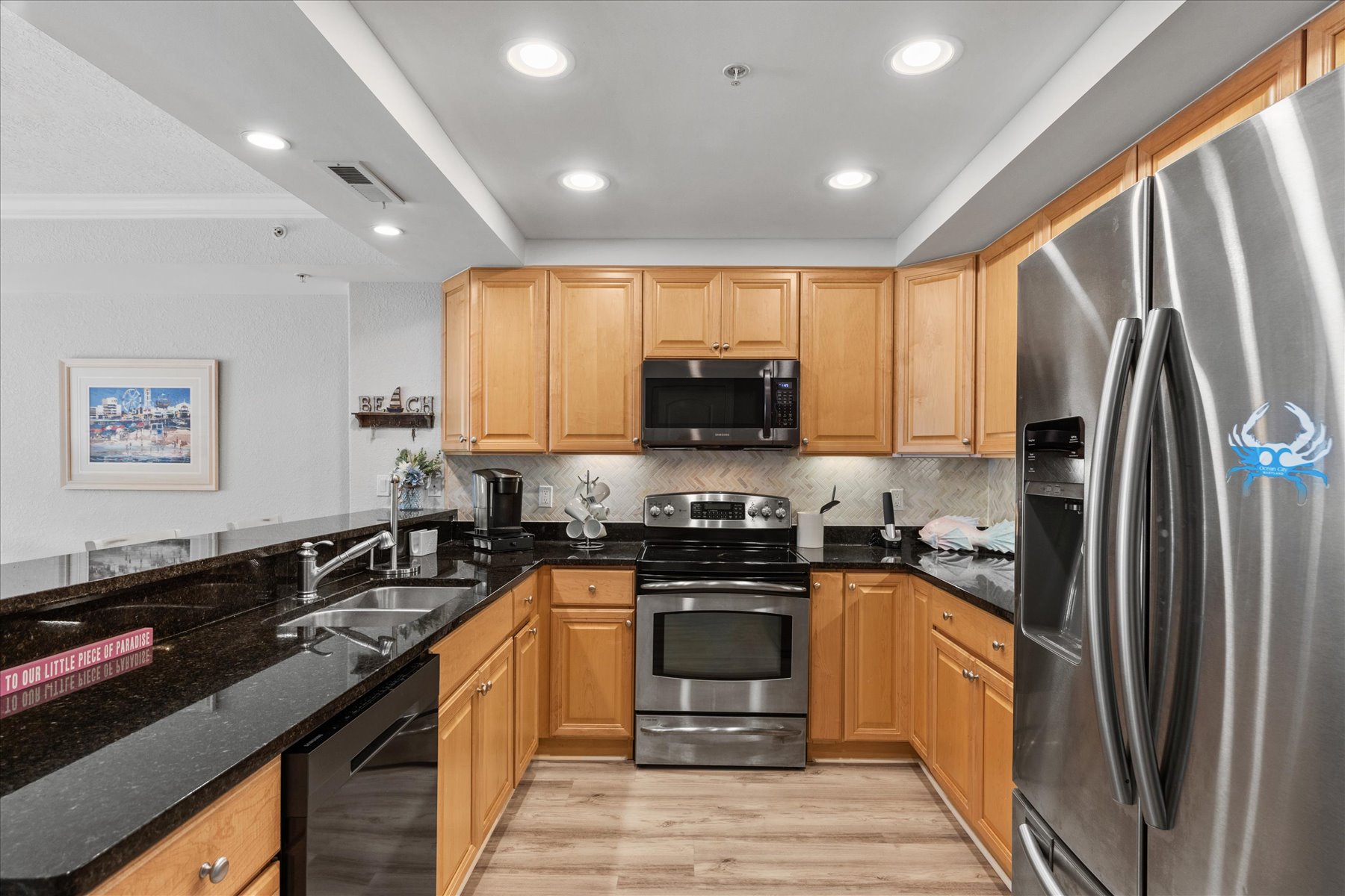 Clean and Spacious Kitchen ready for Breakfast, Snacks for the Beach, and Family Dinners!