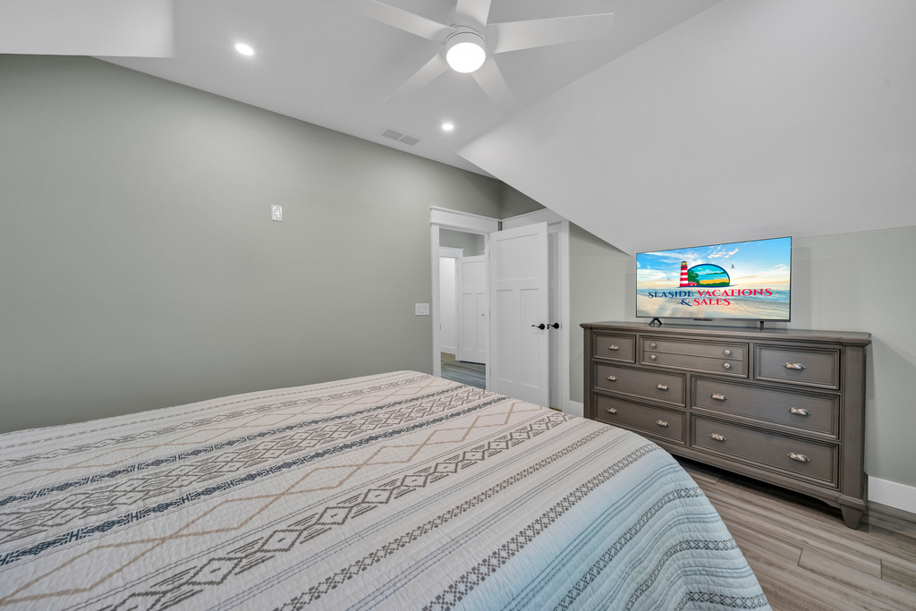 Nestled Inn comfortably sleeps 8.