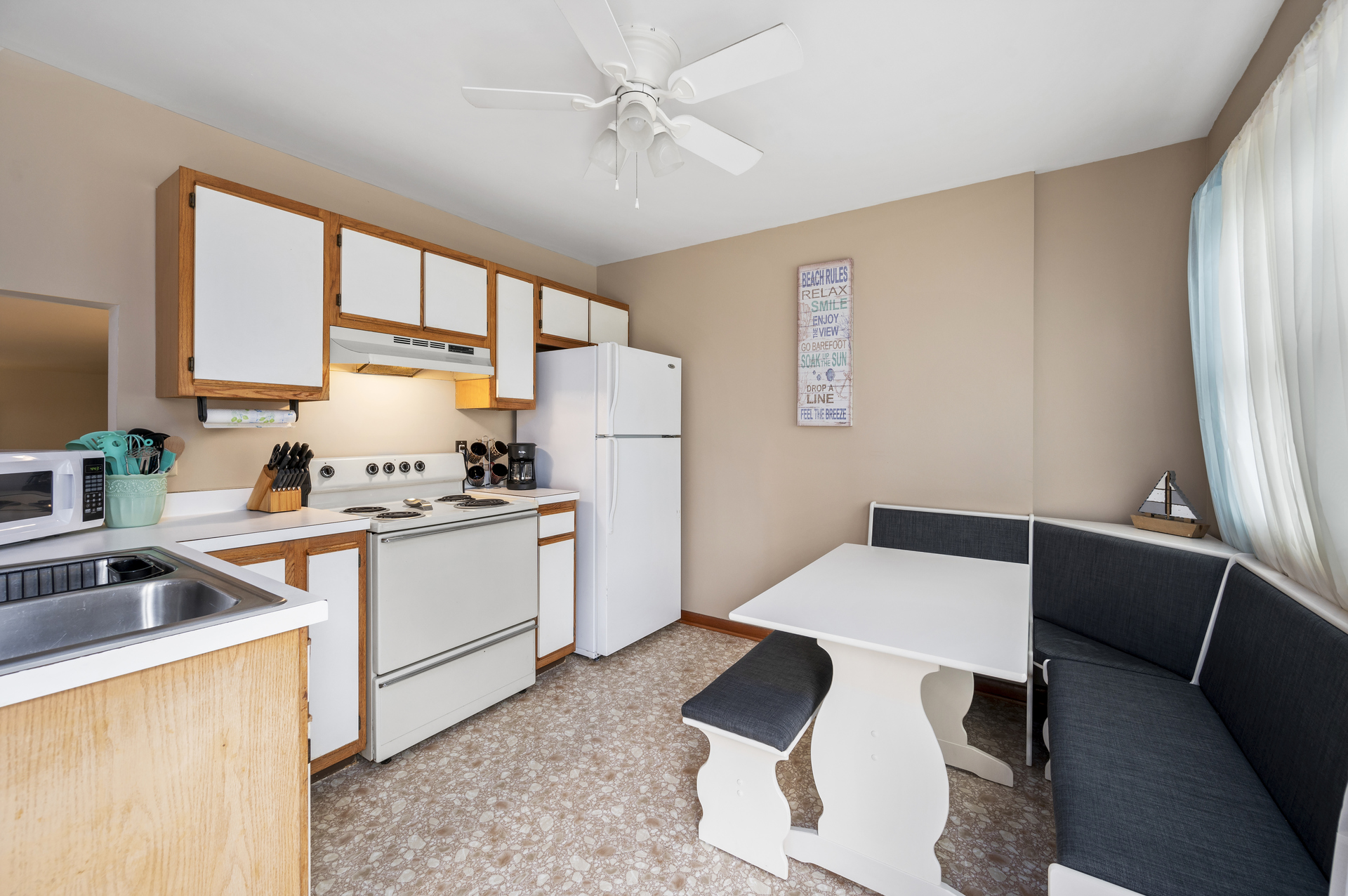 Grab a quick bite before hitting the Beach.