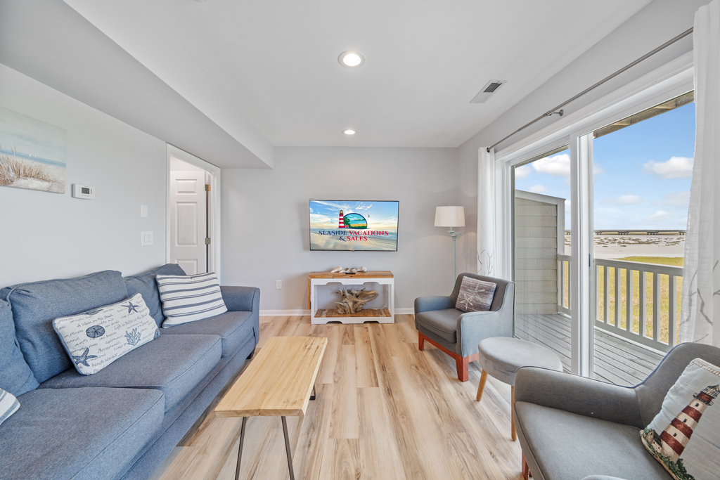 Beautifully furnished - light, bright, and beachy decor is perfect for chillaxing!