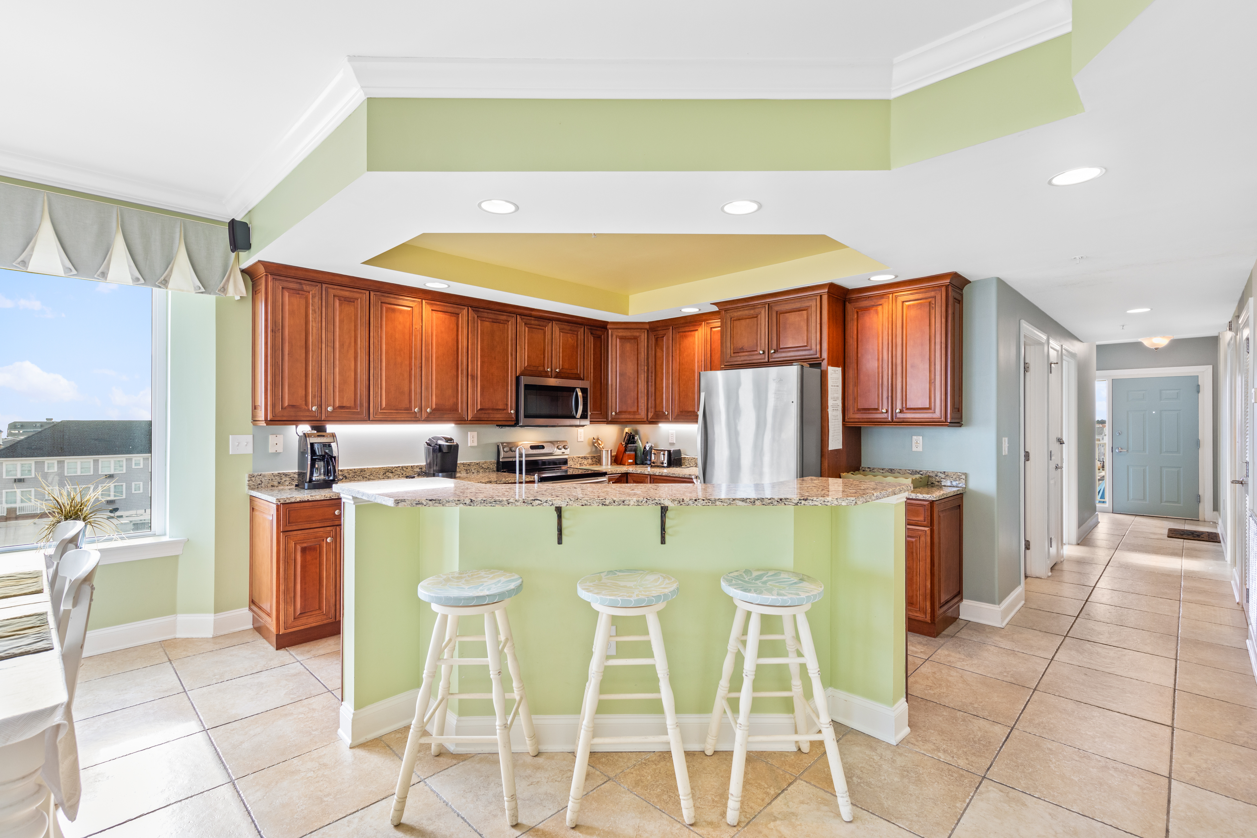 Grab a quick bite to eat at the breakfast bar before hitting the boardwalk!