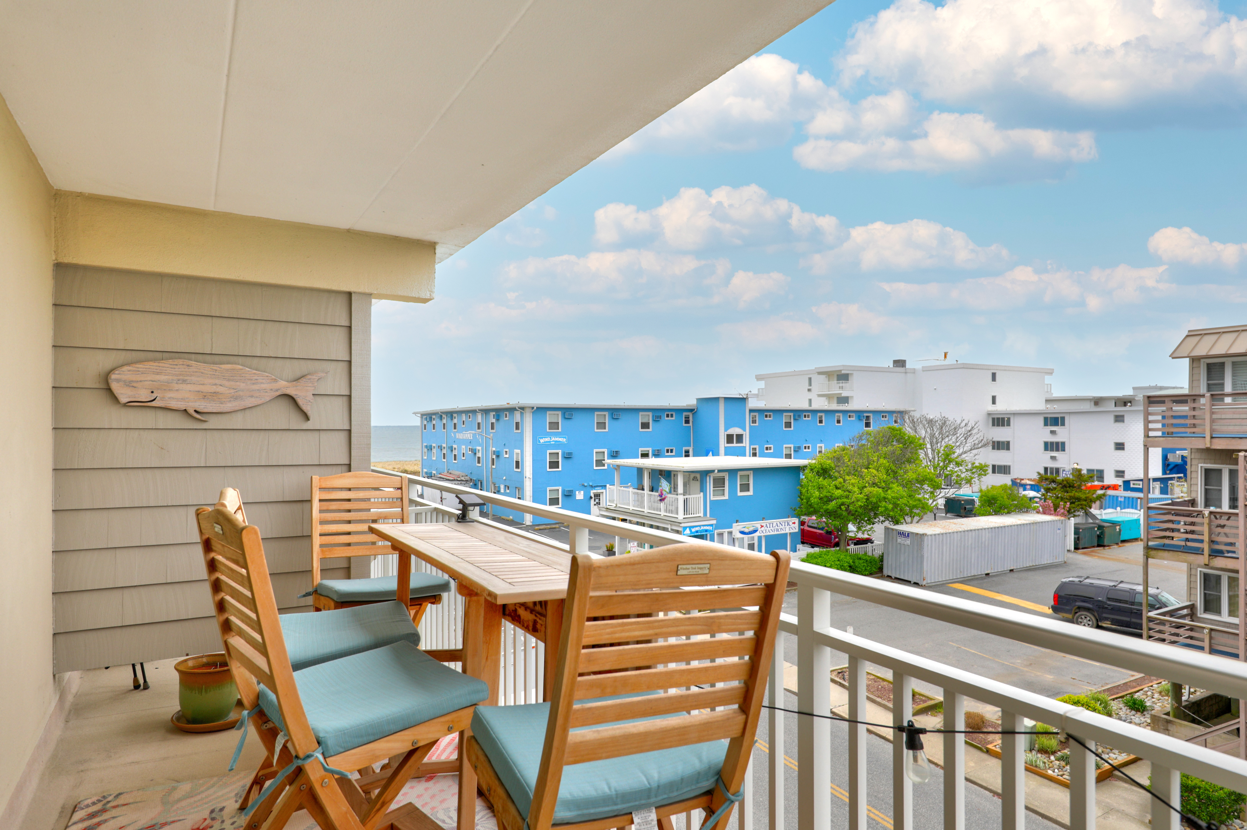 Comfortable seating for 4