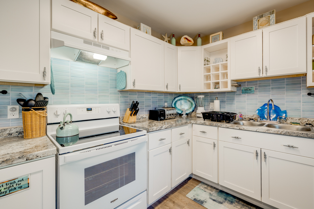 With Tropical Colors throughout, you'll get that Vacation Vibe right away!