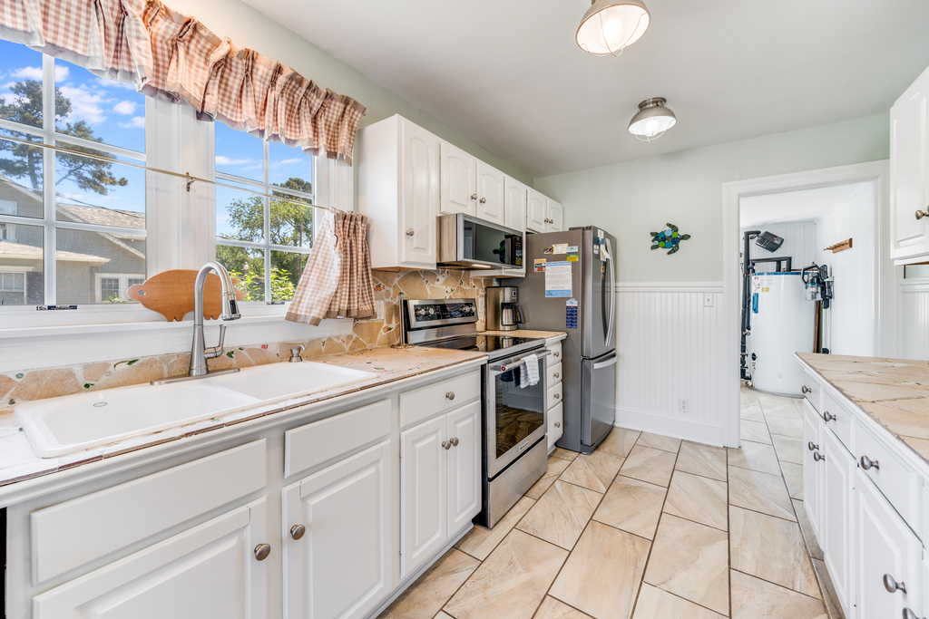 The Chef in your Family will love the well-stocked Kitchen.