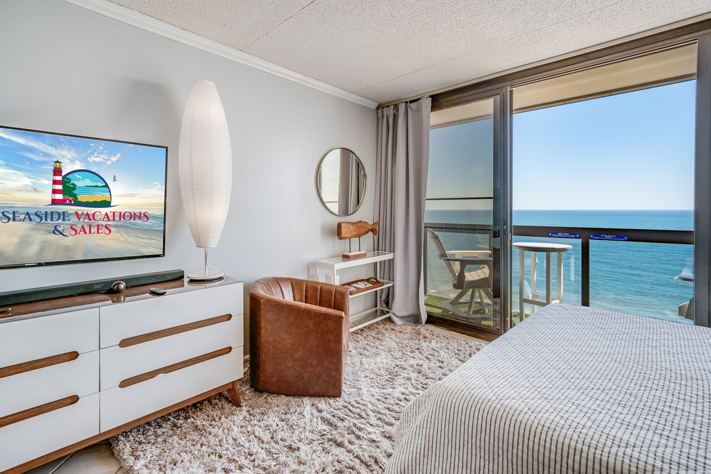 Sweeping Ocean Views right from the comfort of your bed.