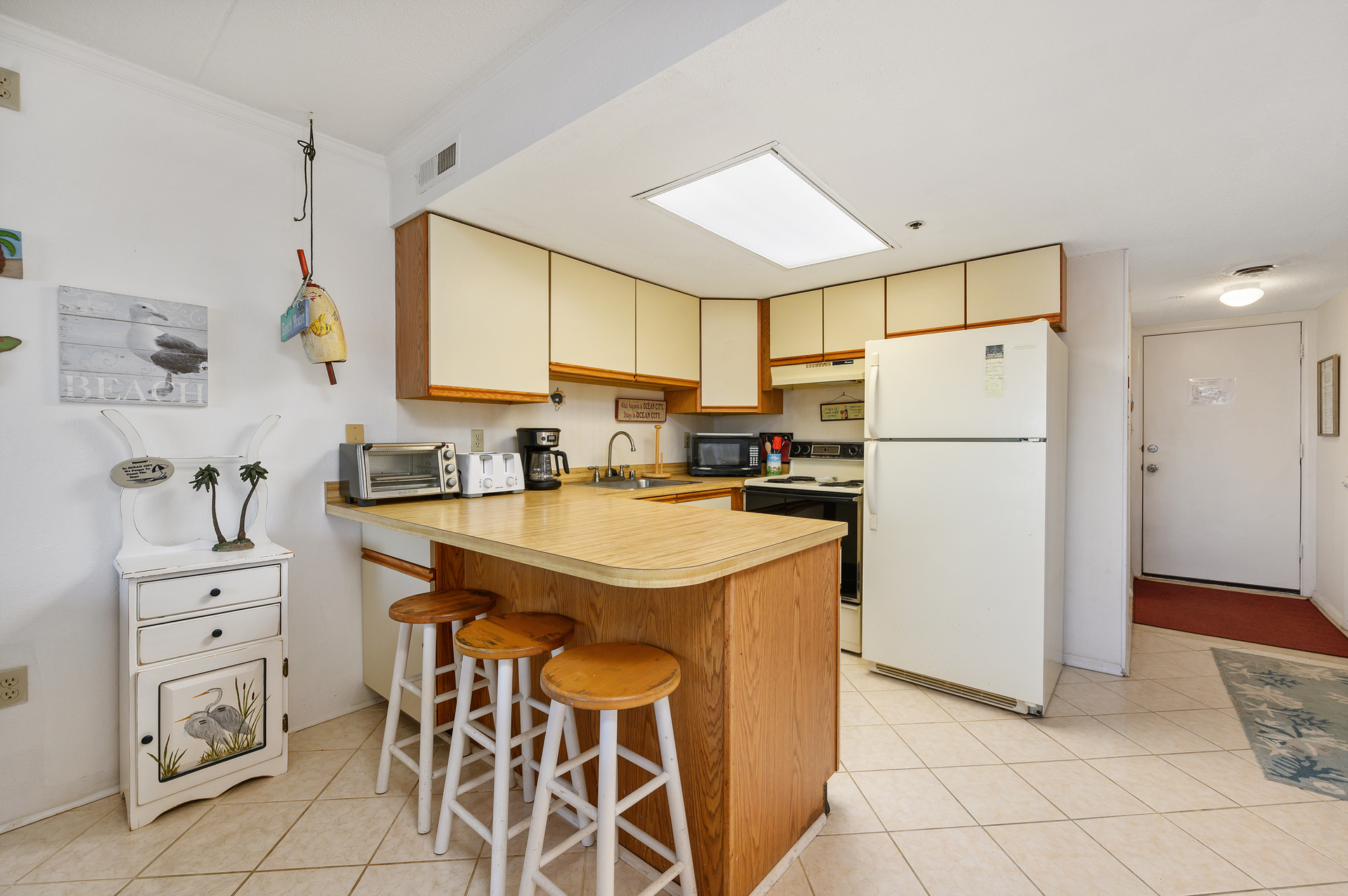 Grab a bite to eat a the Breakfast Nook that provides