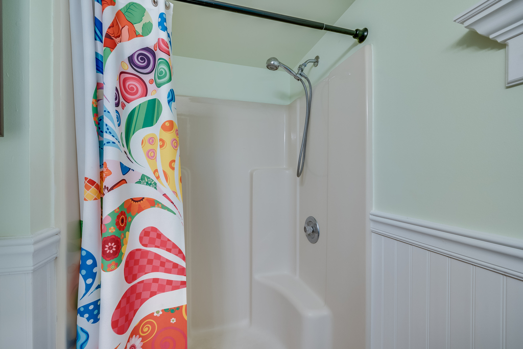 Features a Walk-in Shower