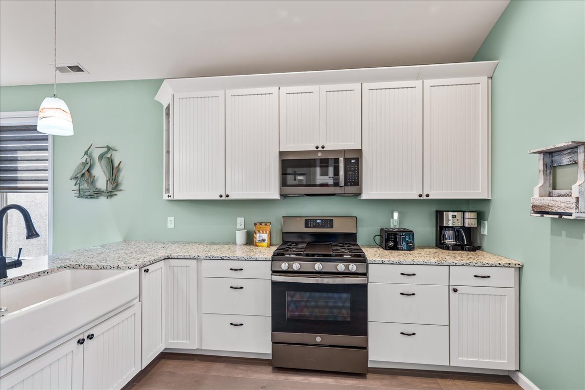 Seashorse Shanty is in a great Mid-Island Location.