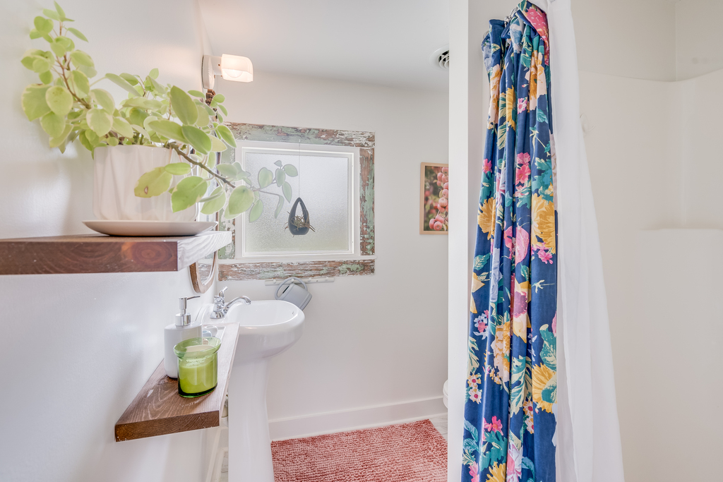 Full Bath 1 has a Walk-in Shower.