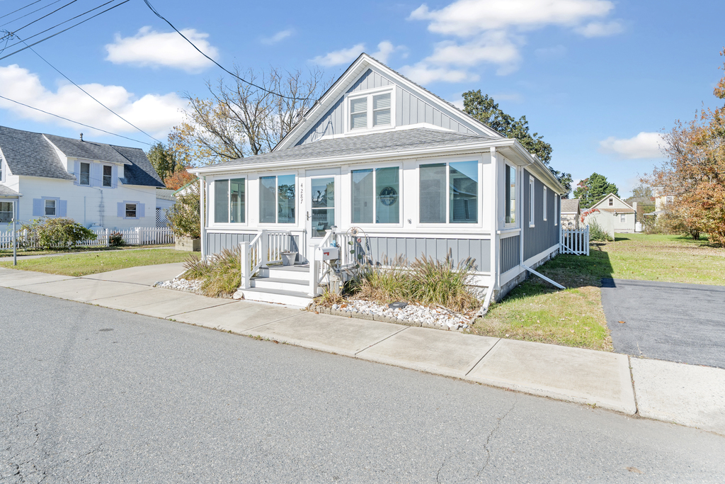 Welcome to The Shell Hunter in the heart of Chincoteague Island!