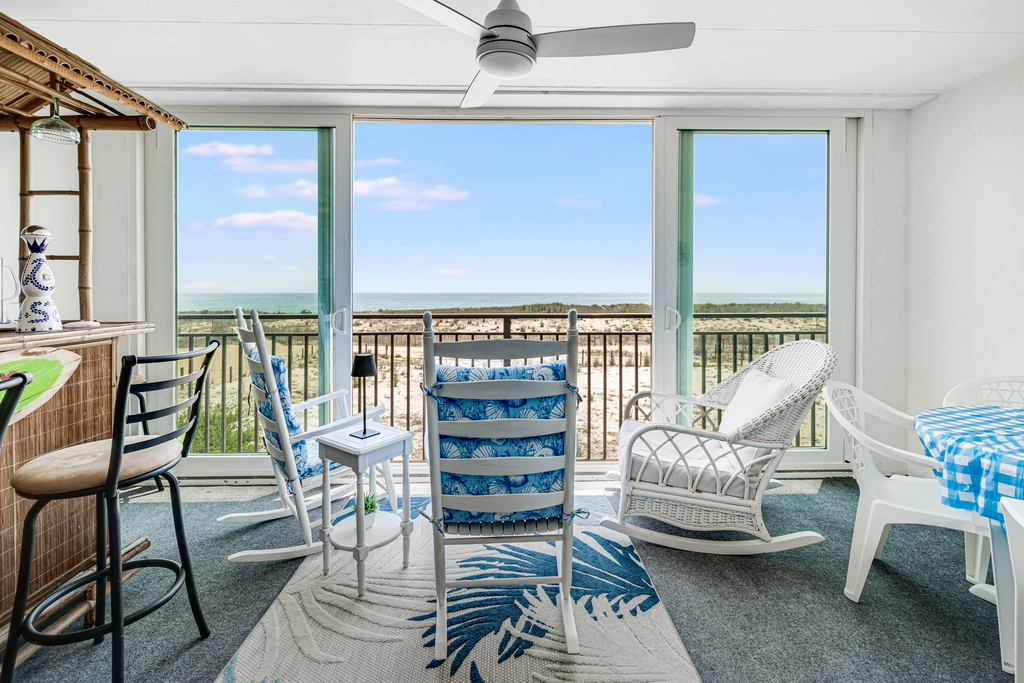 Dual season balcony enjoy the views no matter the season!
