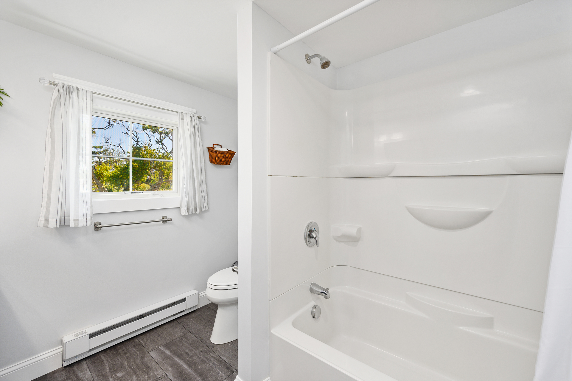 Full Bath 2 has Tub/Shower Combo.