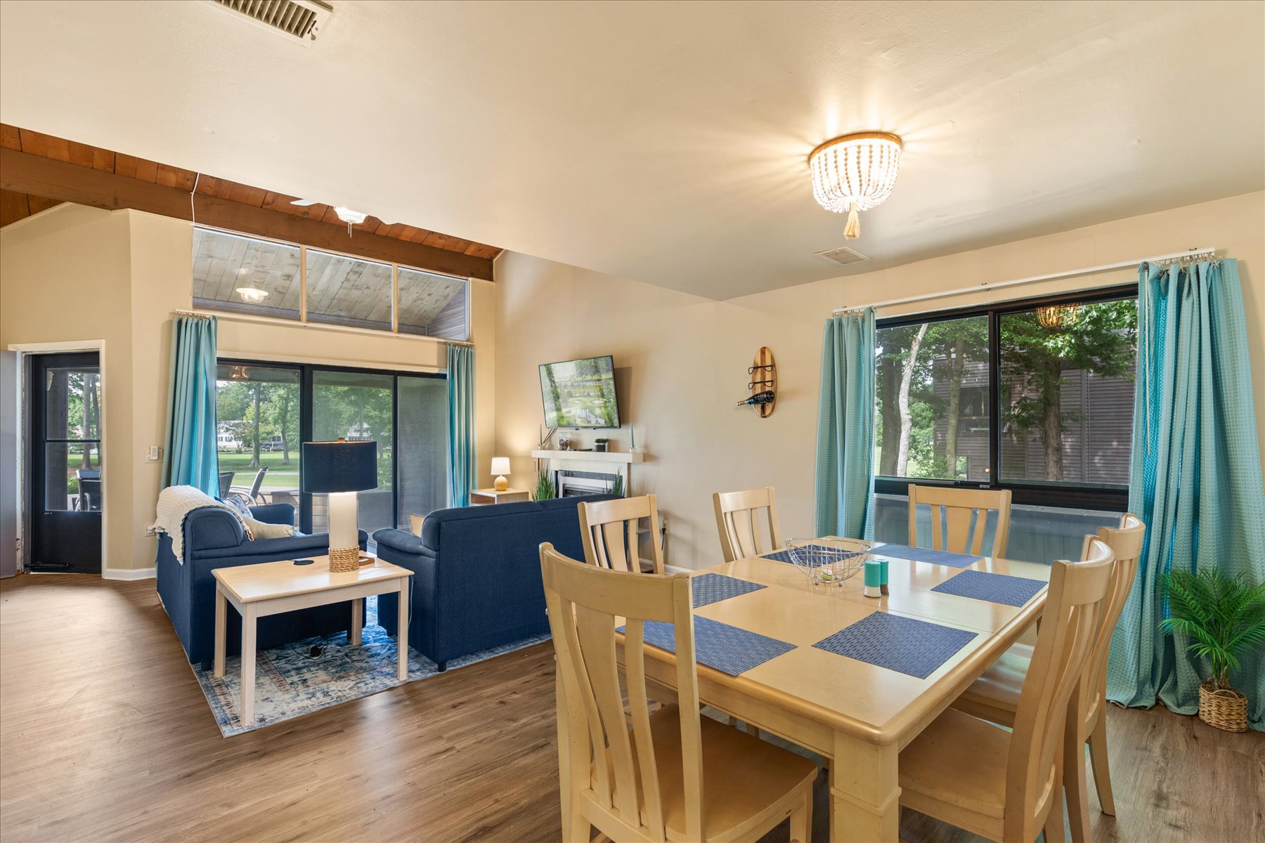 Sit down for a quick bite to eat before hitting the course!