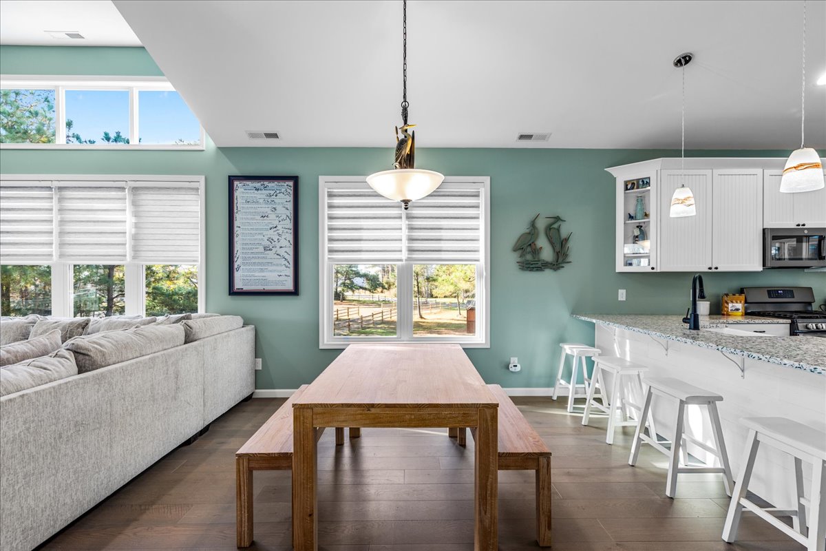 Spend time together without ever feeling crowded.