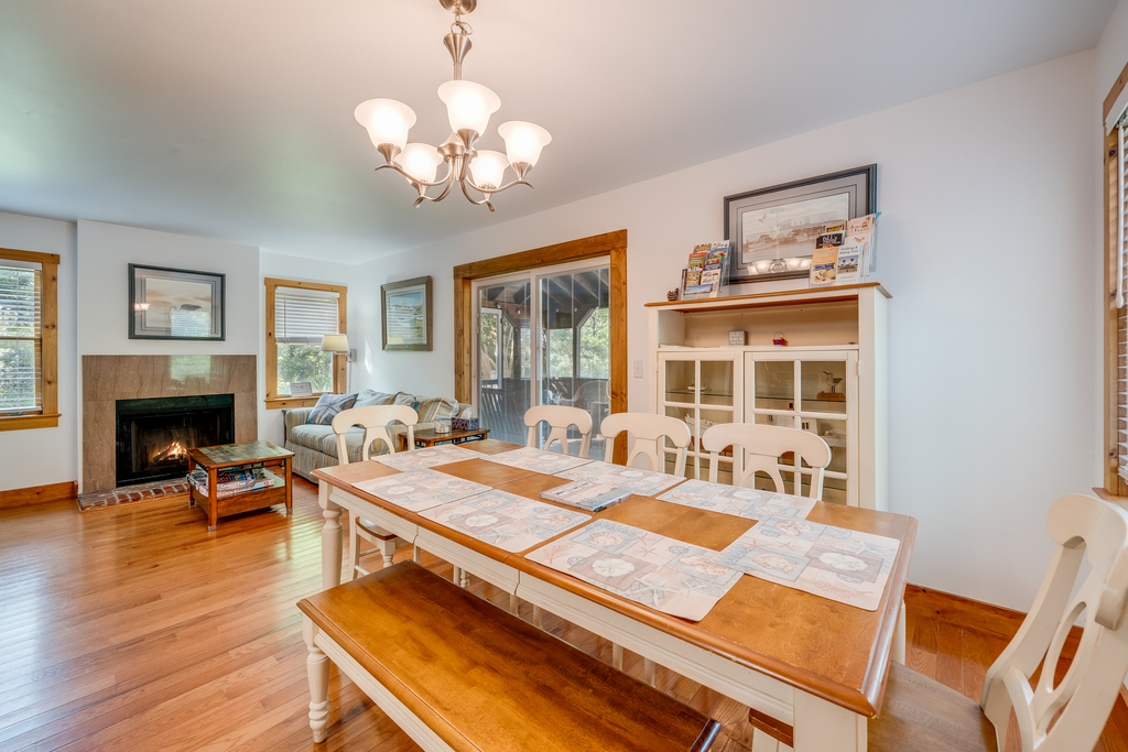 Room for all at the huge Dining Table!