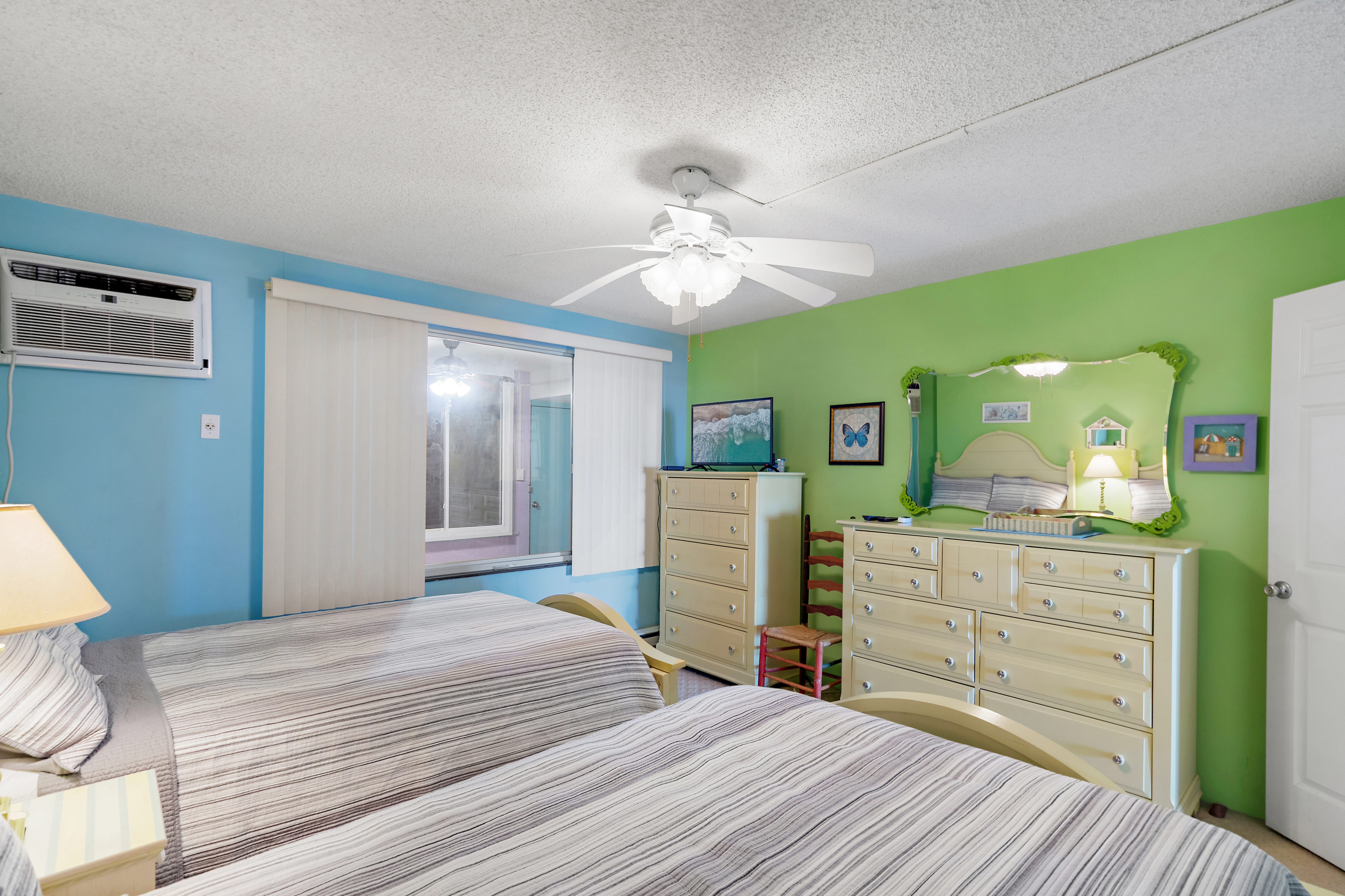 Relax after your fun-filled beach day and enjoy the Flat Screen TV.