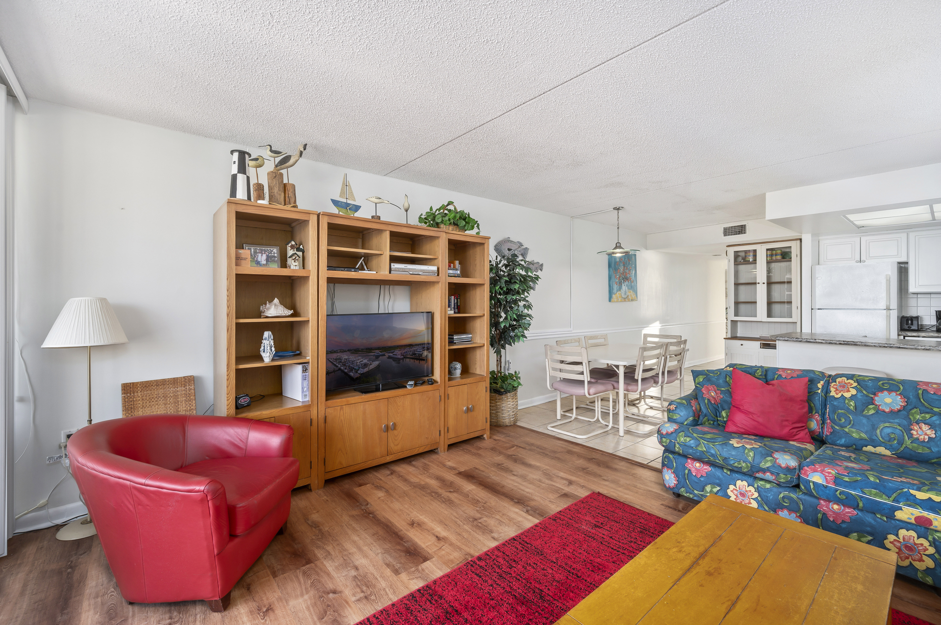 Enjoy the Flat Screen TV, Free Wi-Fi and Central AC!