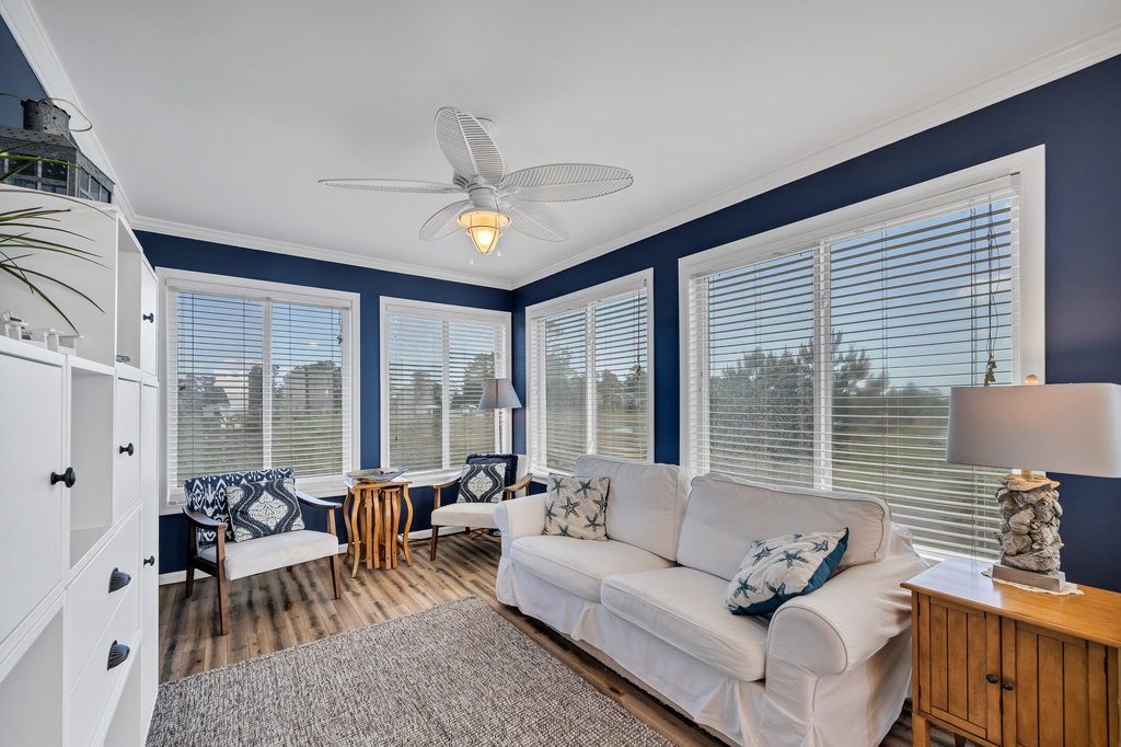 Spectacular Views and abundant sunshine.