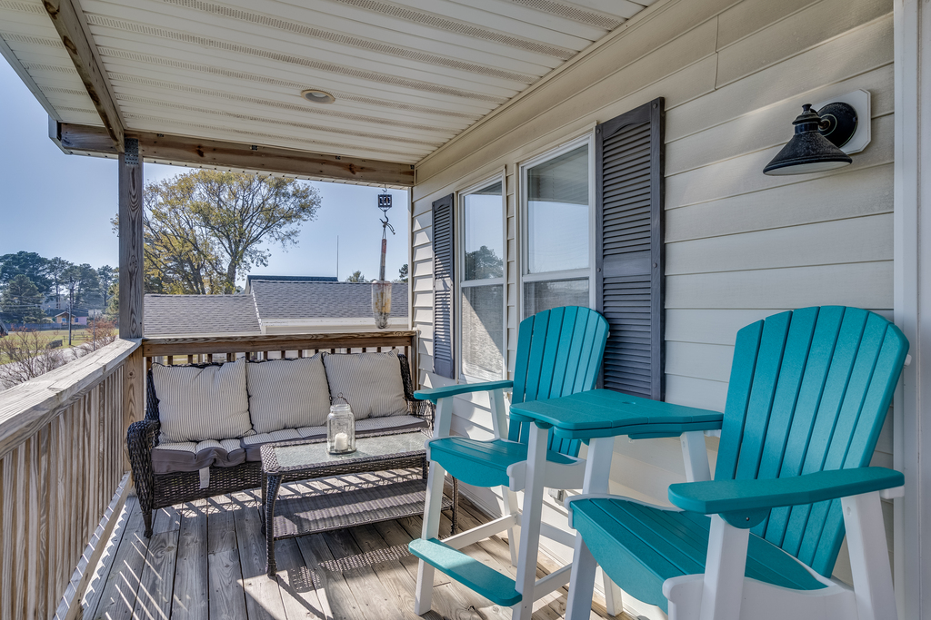 Watch Herons, Eagles, and Egrets dance over the water.