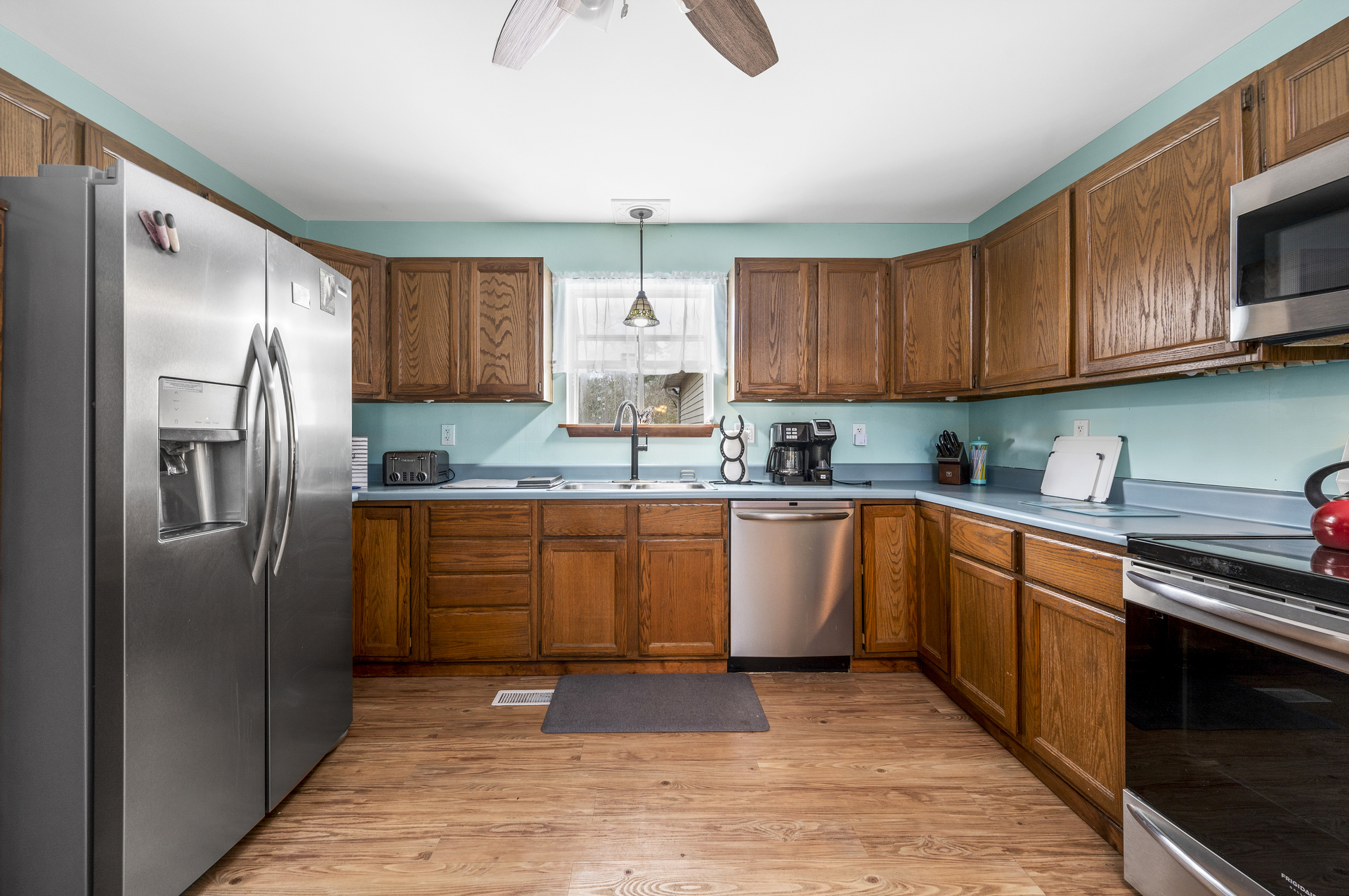 The Chef in your family will love how well-stocked it is!