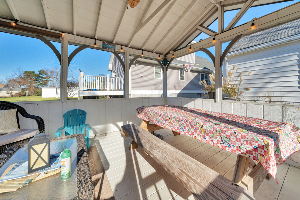 What a perfect place for a crab feast!