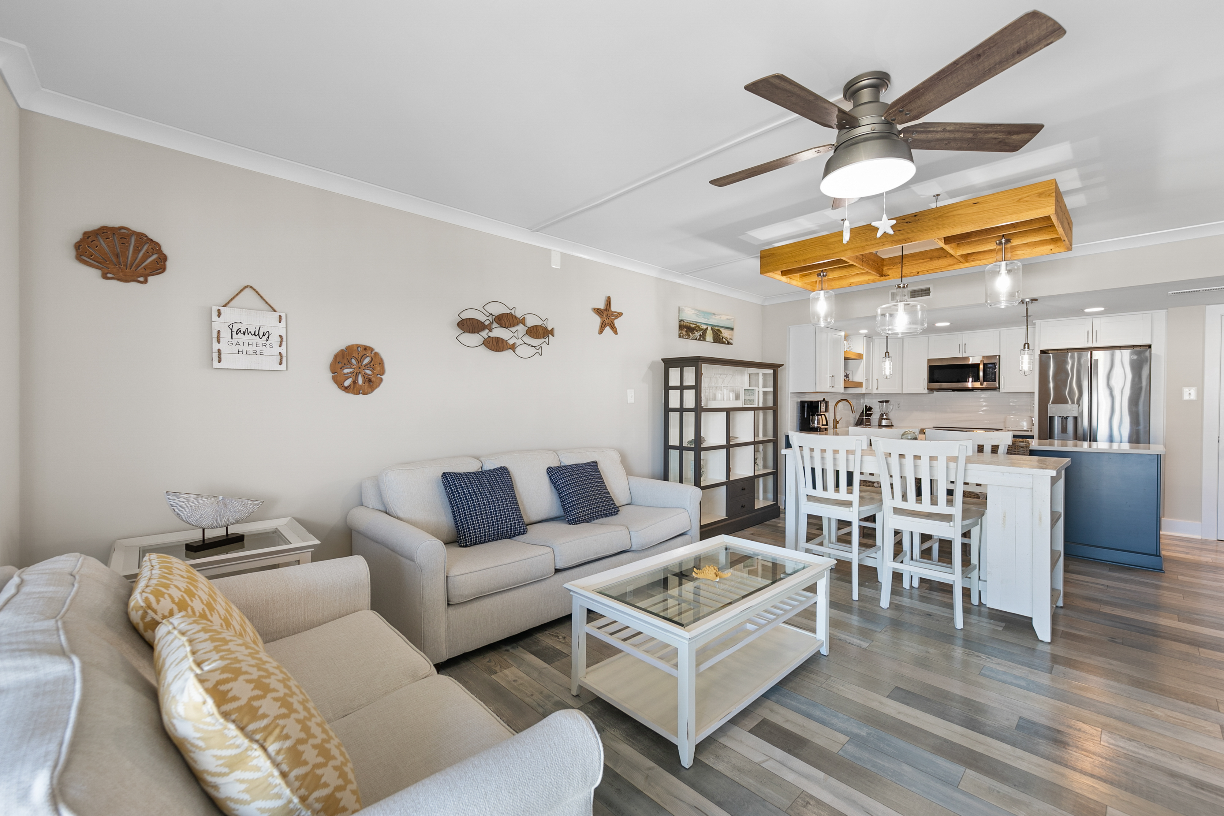 Royal Hawaiian 414 is bright, warm, and welcoming - the beautiful laminate flooring, and the clean, crisp decor, just screams Beach Life at its finest.