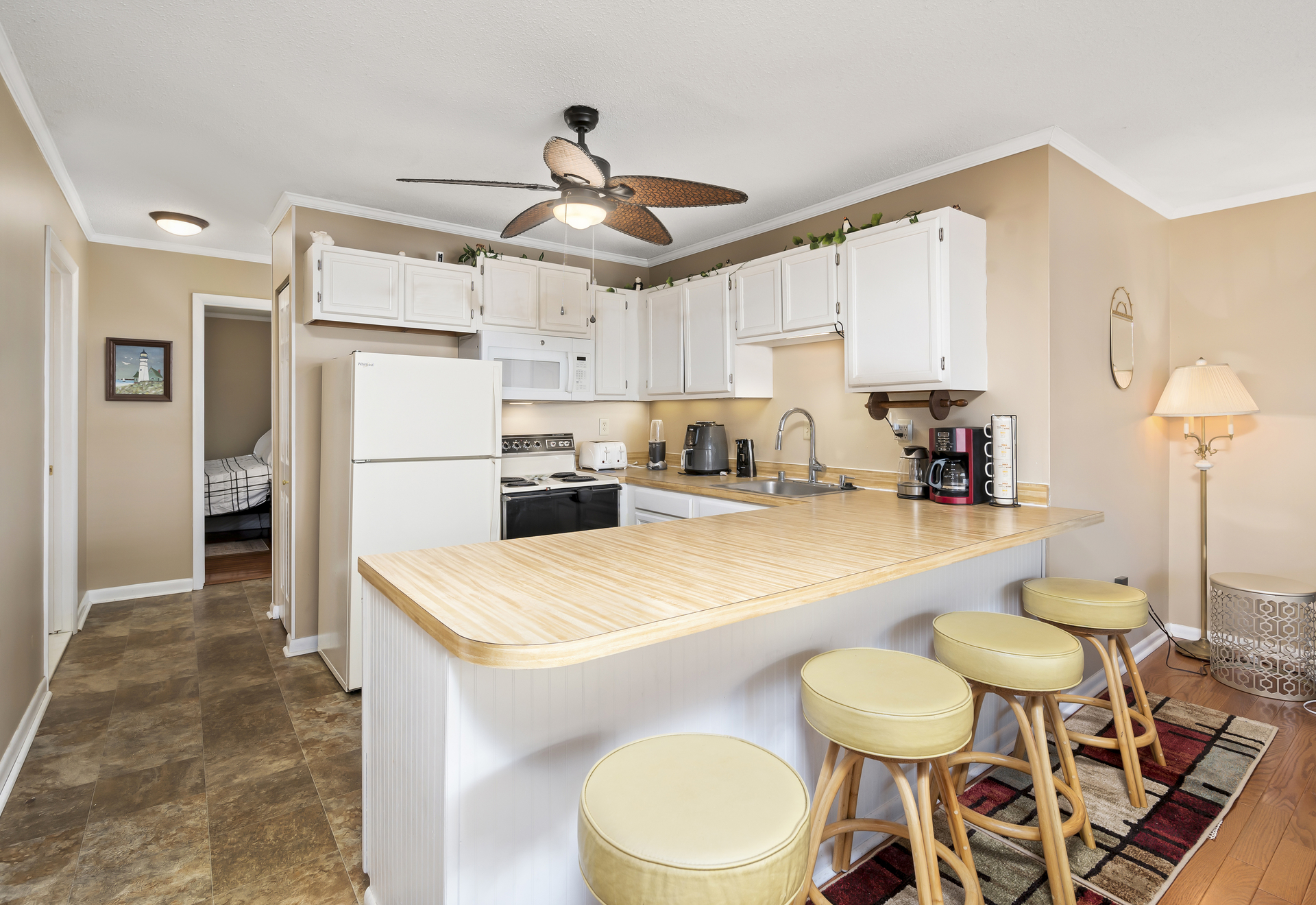 Grab a quick bite before hitting the beach at the Breakfast Bar!