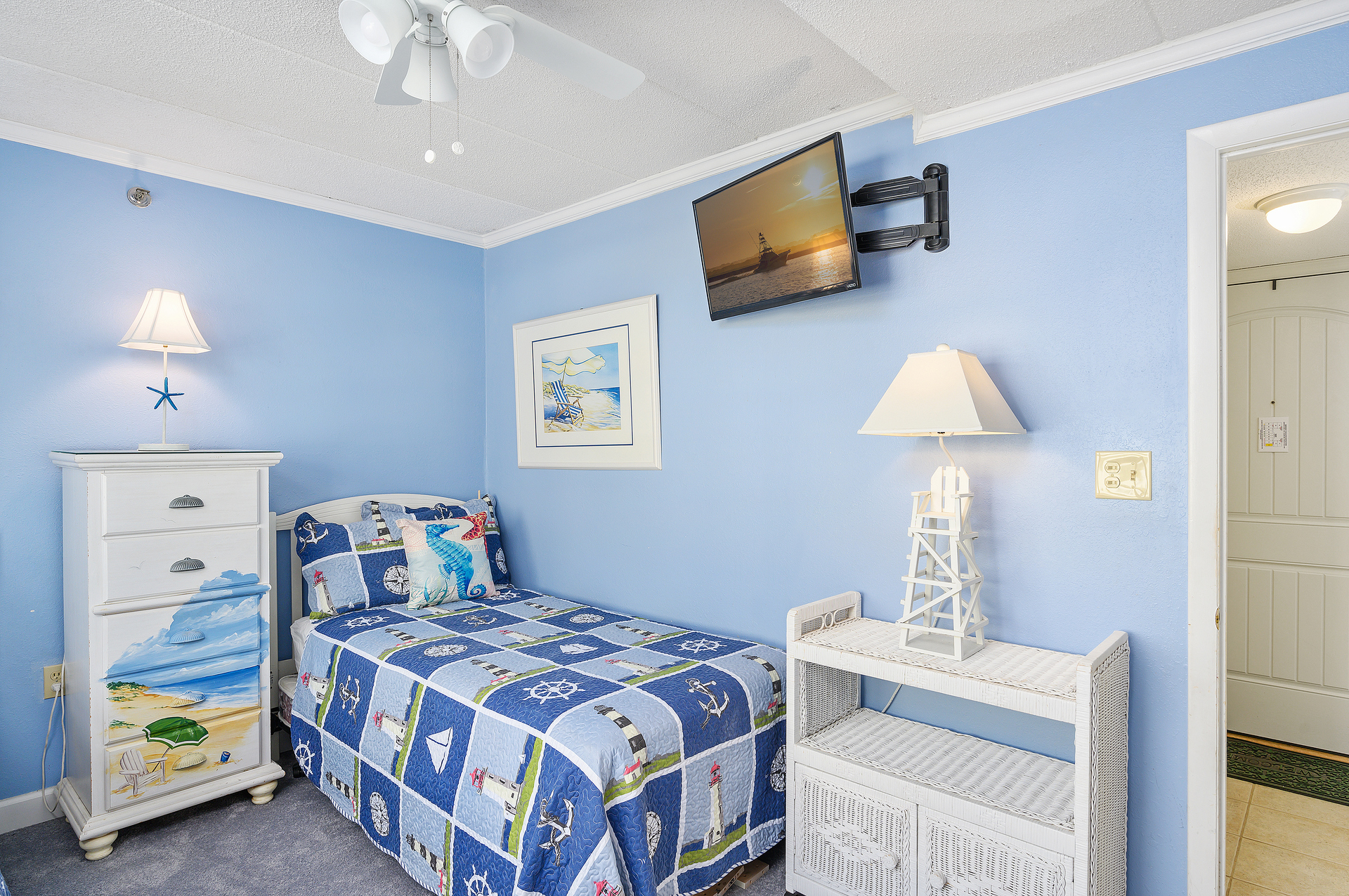 A wall mounted flat screen to keep the kids entertained!