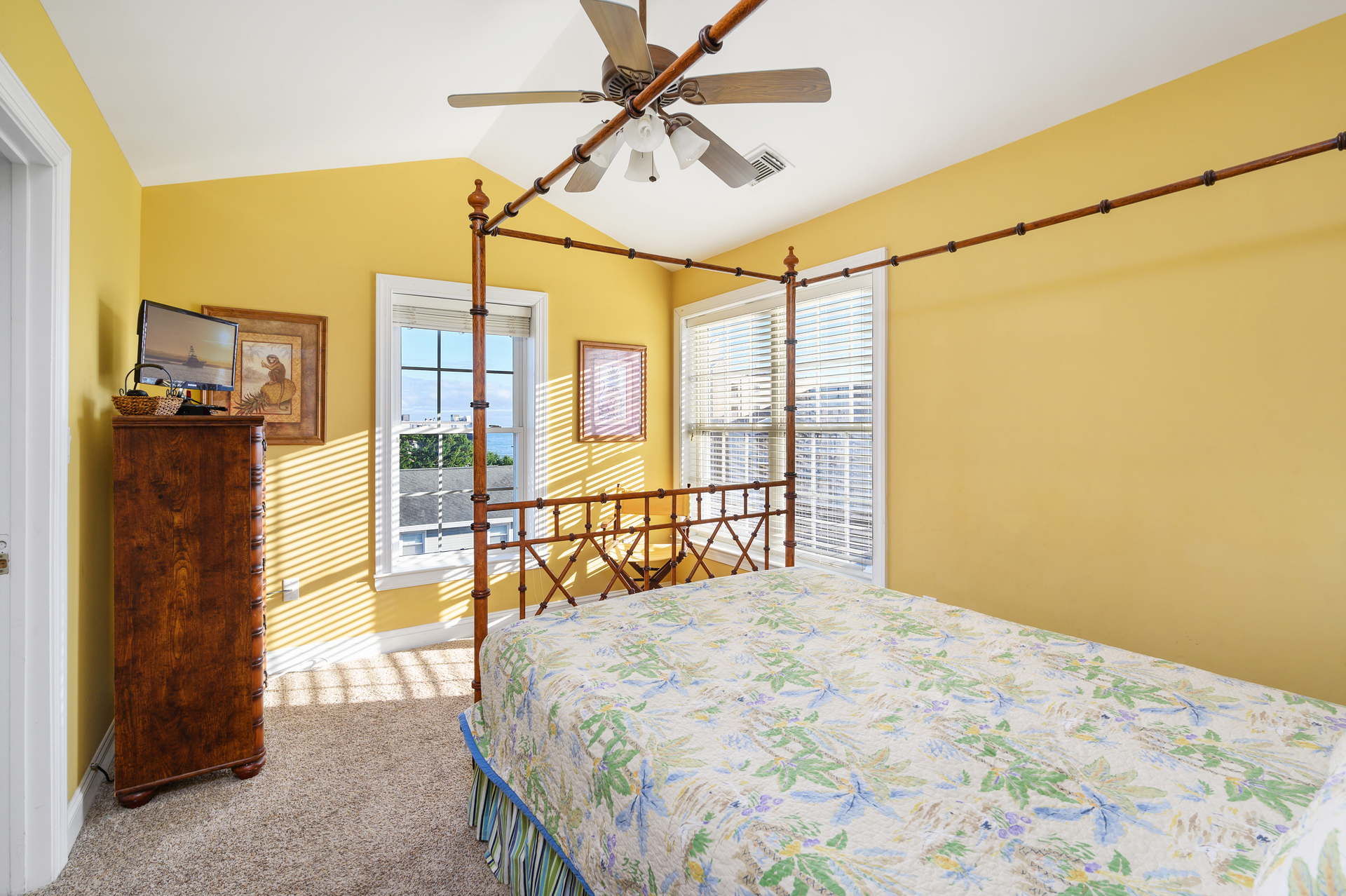 In Bedroom 2 you can’t help but wake up in a good mood! The Brightly Lit room and the Bamboo Style Furniture make you feel like you never want to go home