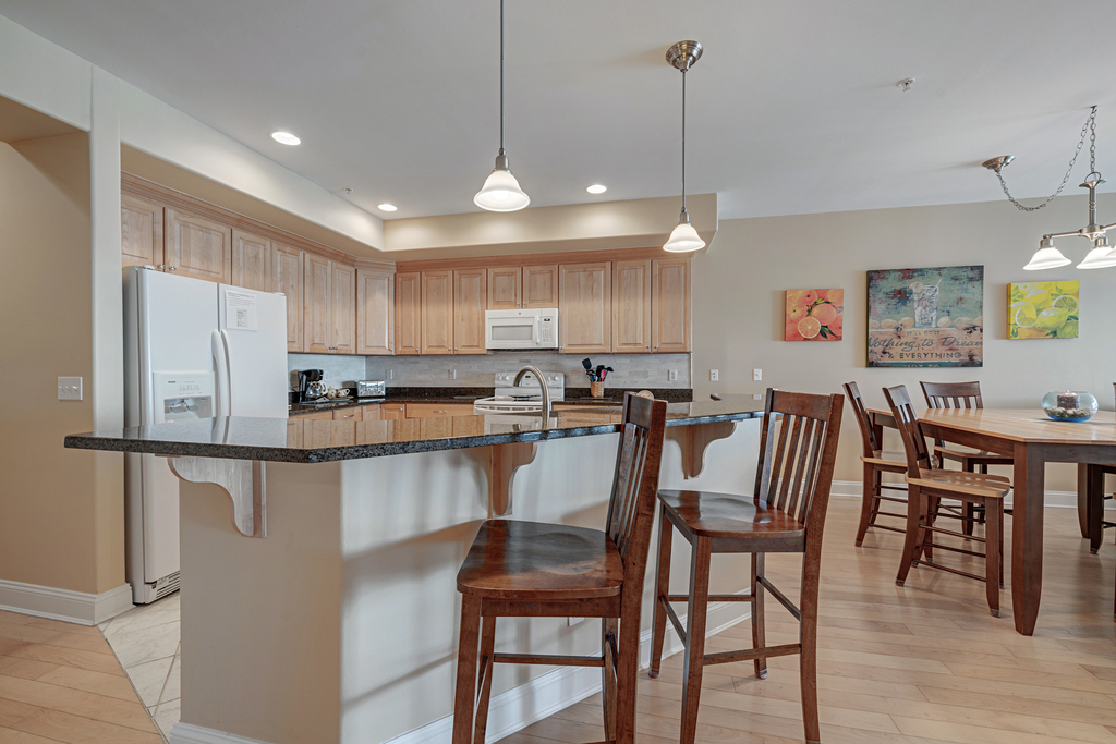 Grab a quick bite at the Breakfast Bar before hitting the Beach.