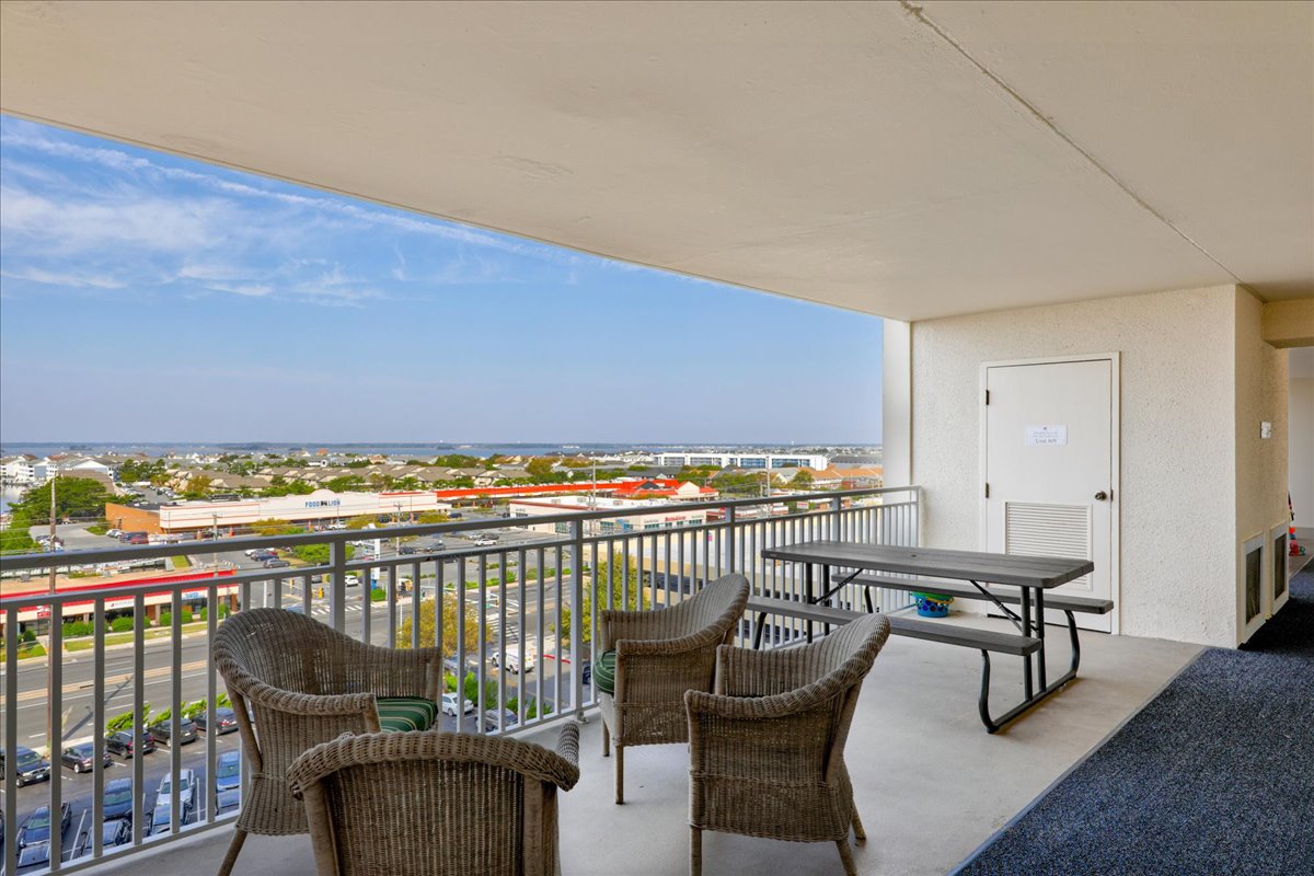 Sip your morning coffee while taking in that Sweet & Salty Ocean Breeze!