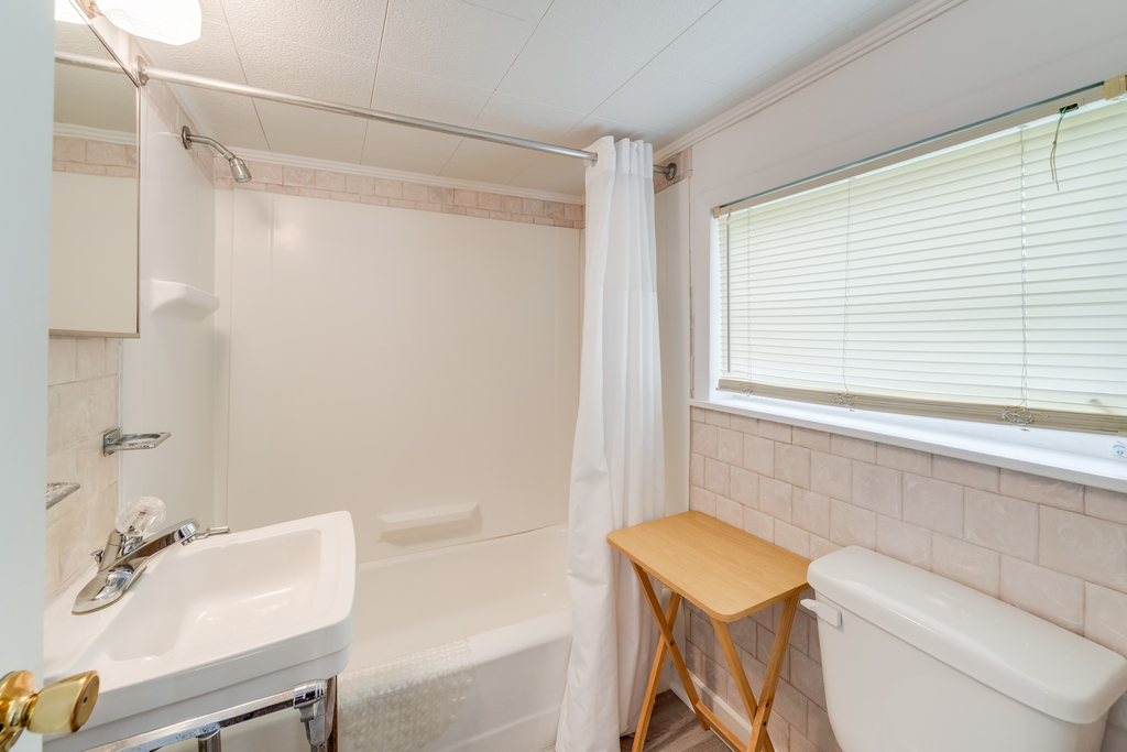 Another view of Full Bath.