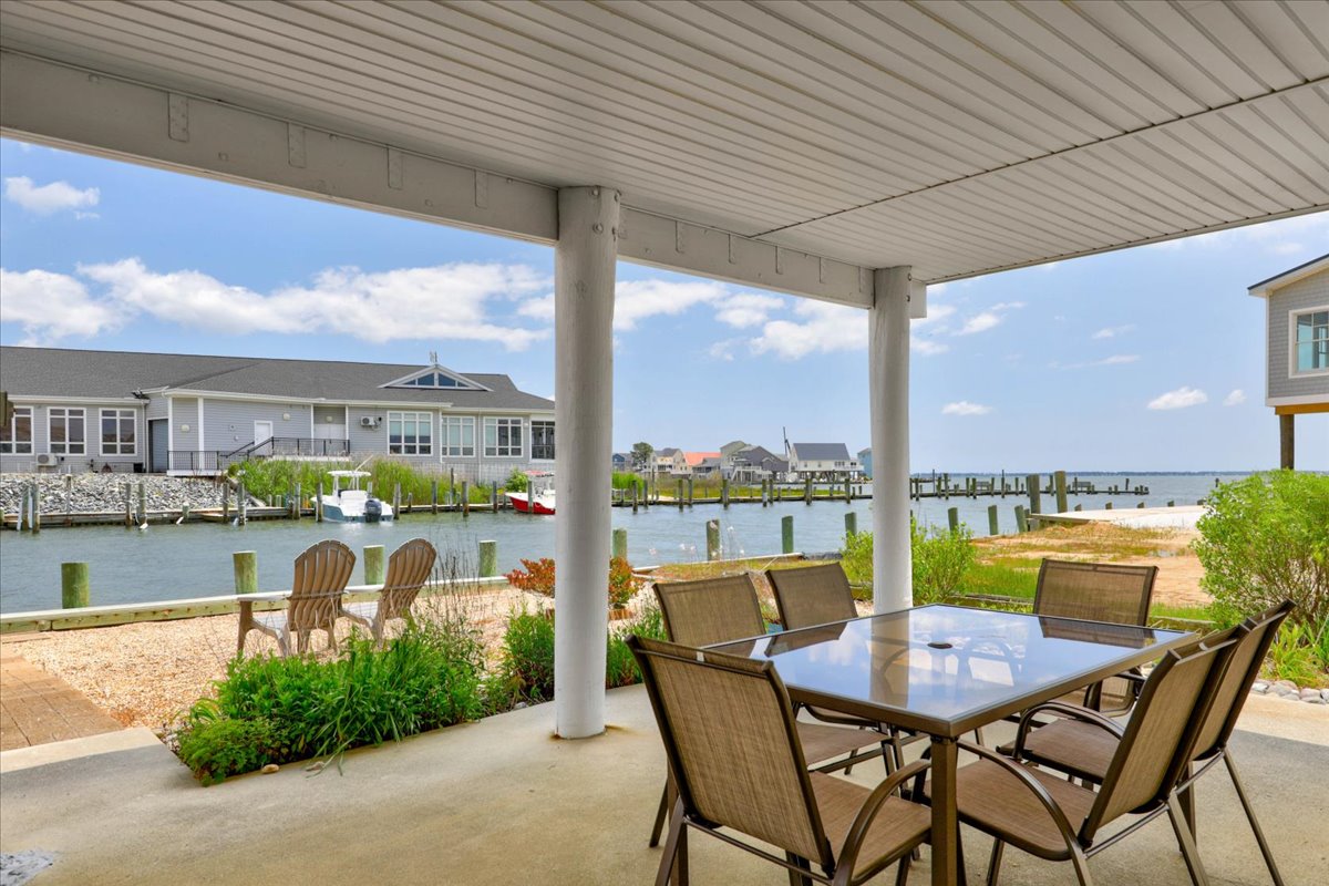Or dine Al-Fresco on the water's edge.....