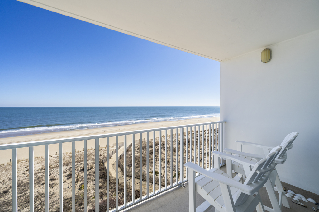 You`ll love the gorgeous Ocean Views from the Balcony!