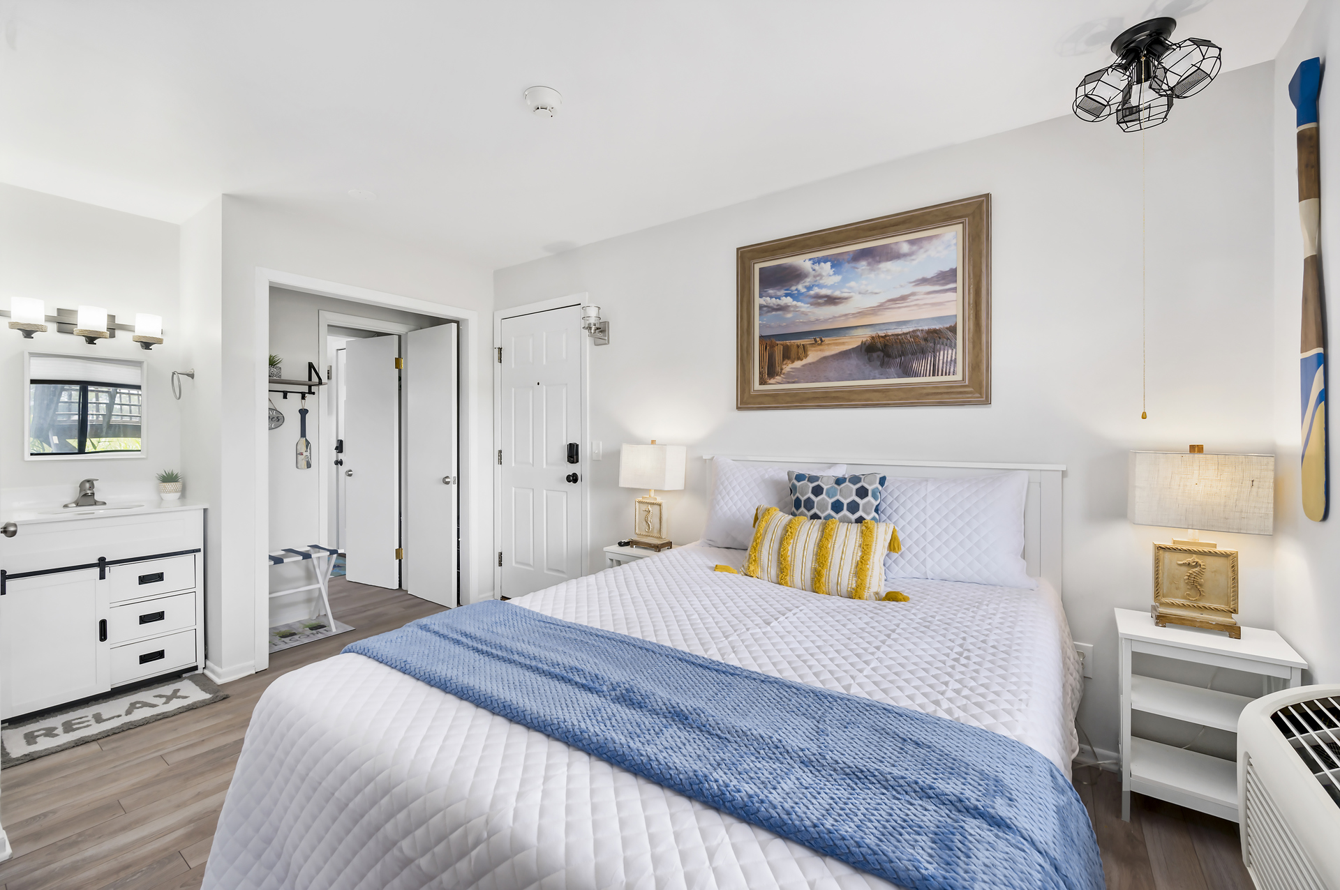 Both Rooms have Queen Beds.