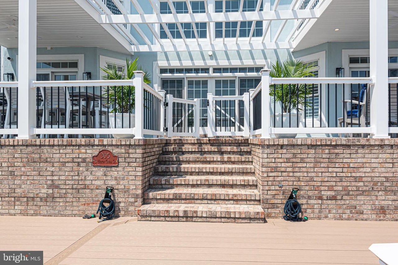 You'll Love to Begin & End each Wonderful Vacation Day right here on the Deck!