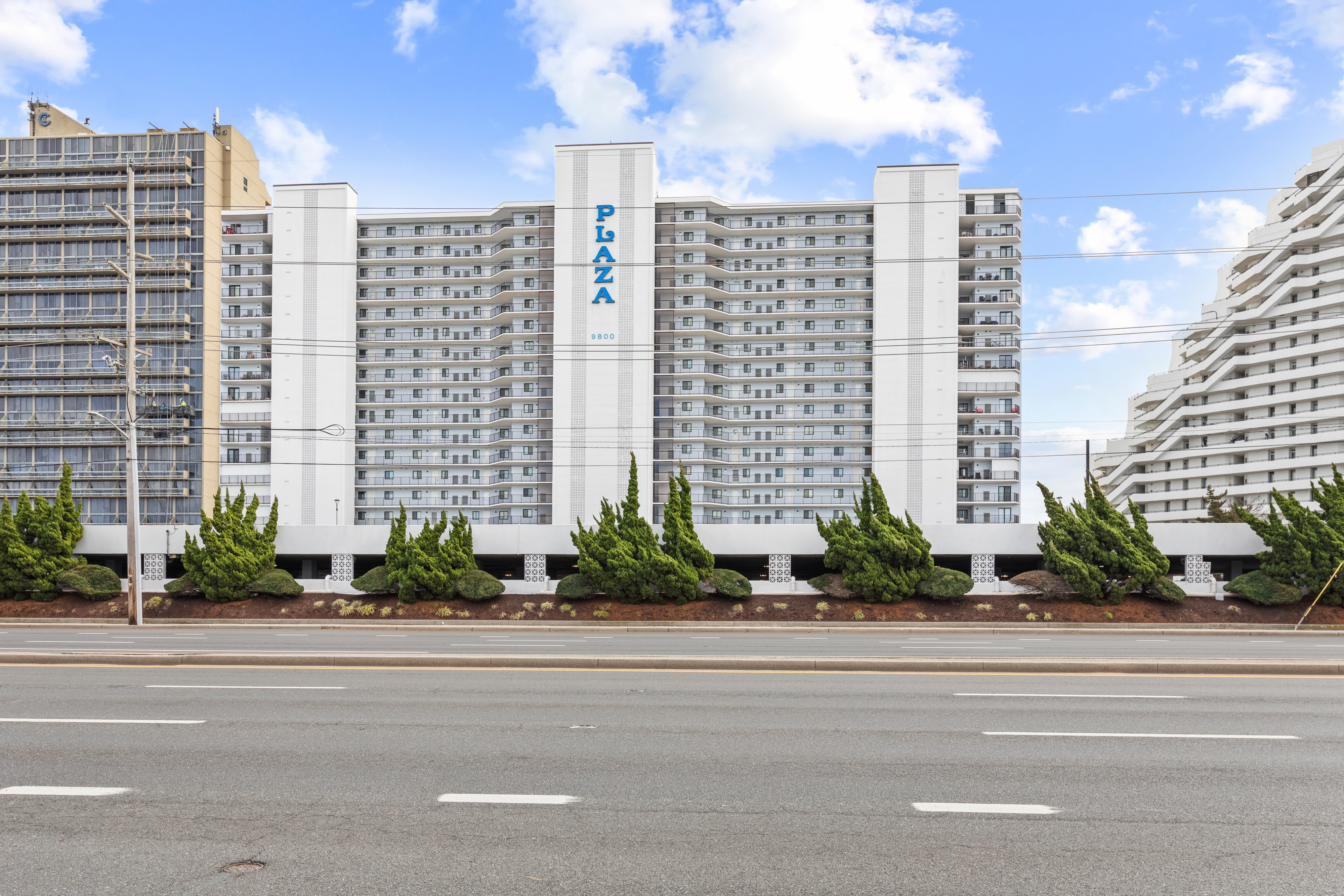 For your convenience, there is plenty of parking available with registration, and even an on-site restaurant - The Jolly Jellyfish!