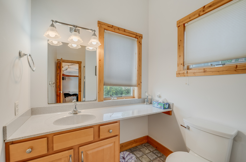 En-Suite Full Bath 1.