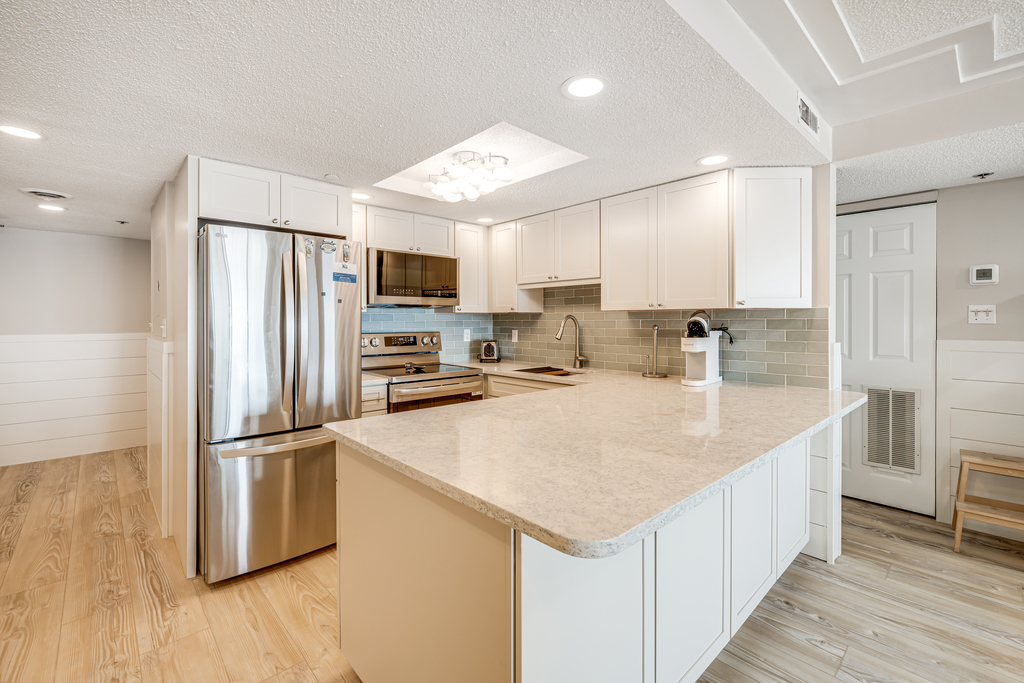 This Kitchen has everything the Family chef needs!